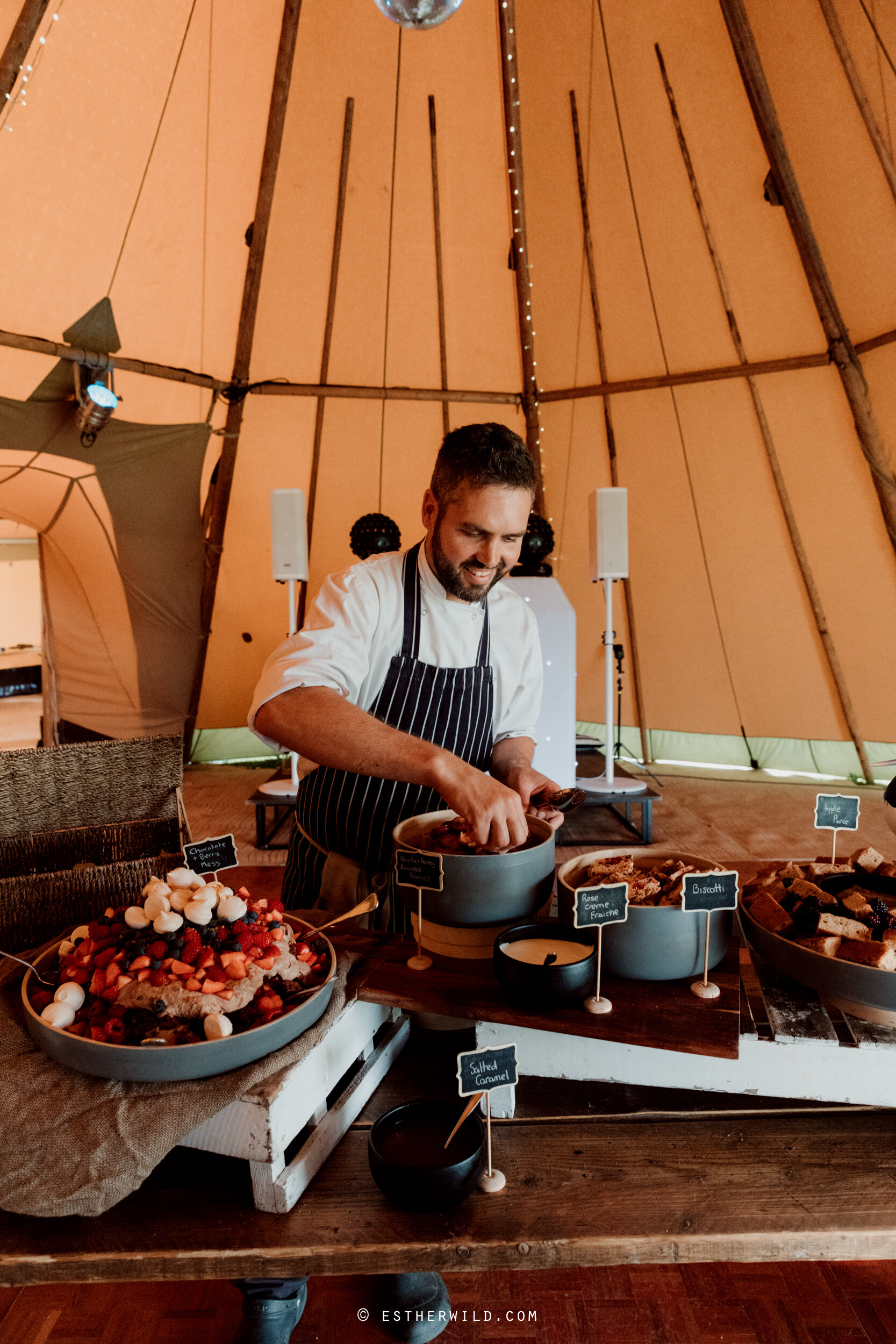 Barn_Drift_Cley_Norfolk_Wedding_Esther_Wild_Photographer_©_Esther_Wild_540-IMG_1696.jpg