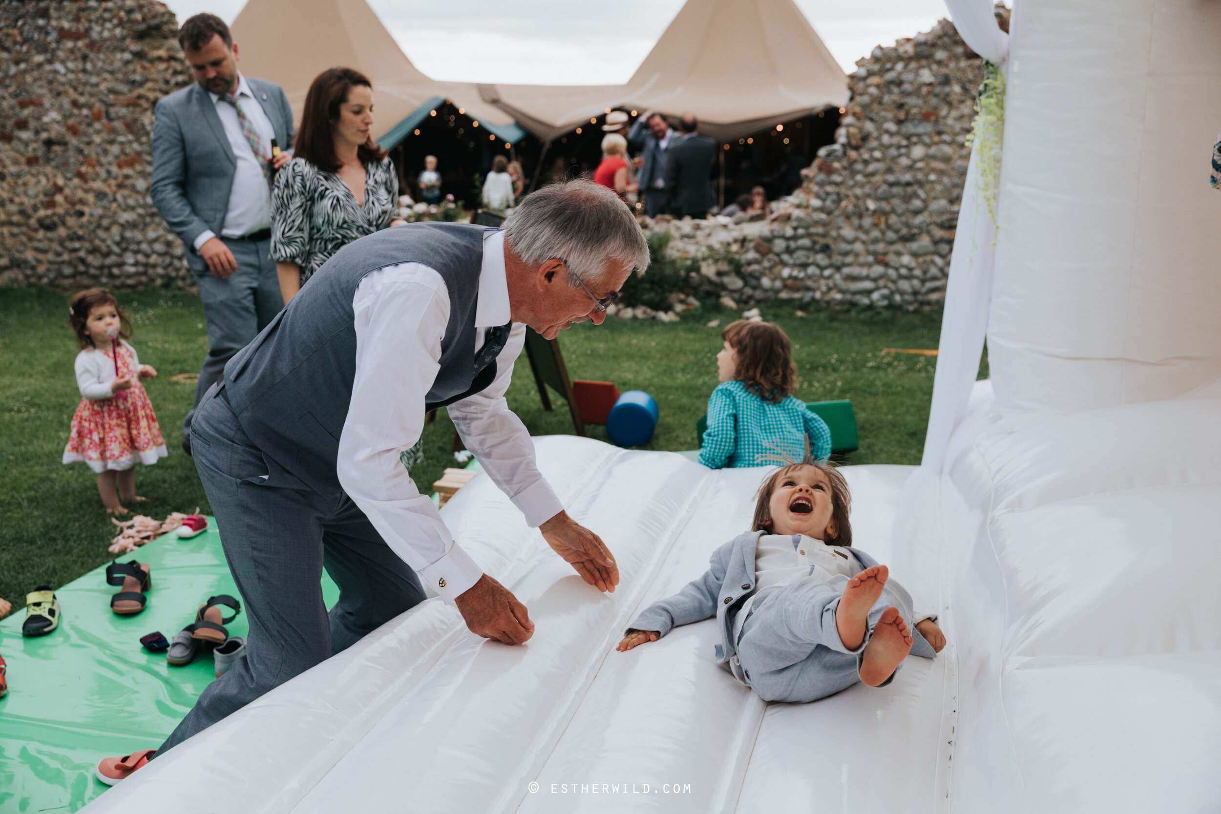 Barn_Drift_Cley_Norfolk_Wedding_Esther_Wild_Photographer_©_Esther_Wild_606-IMG_2061.jpg