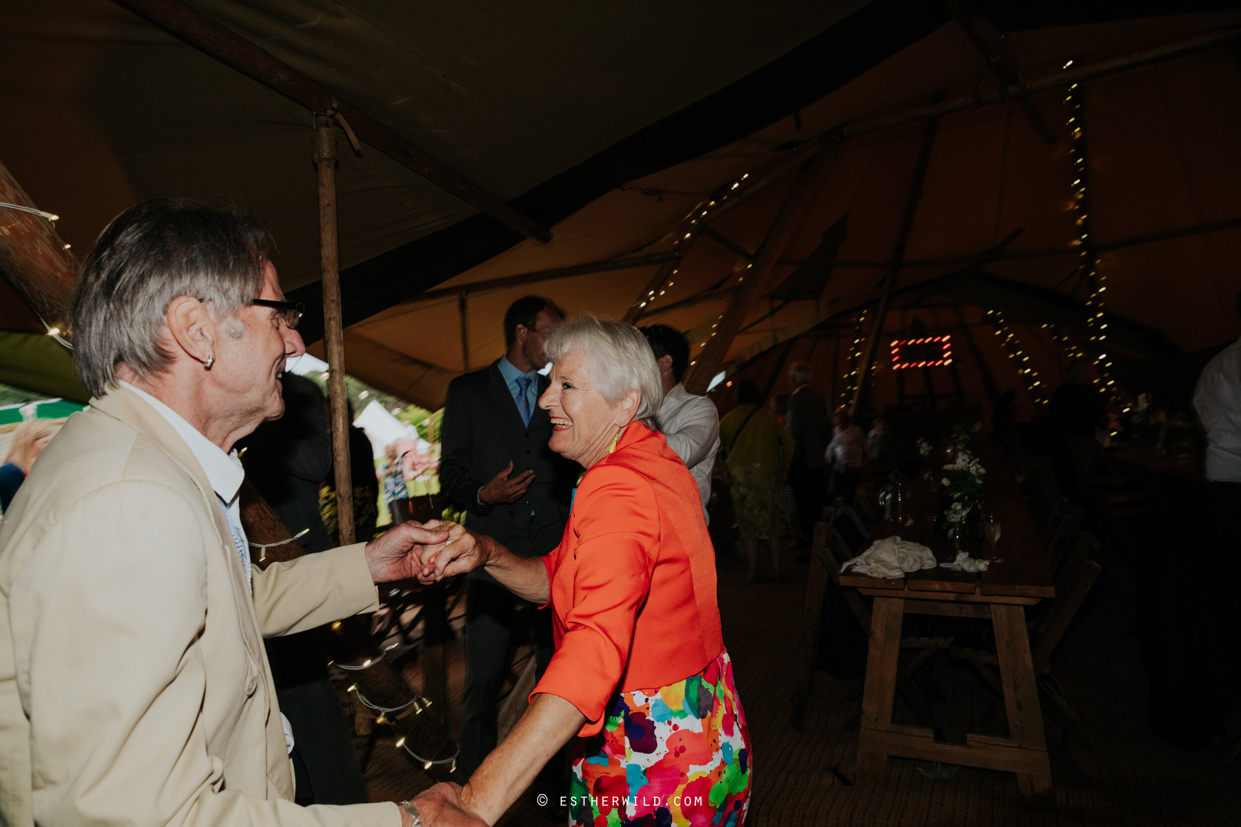 Barn_Drift_Cley_Norfolk_Wedding_Esther_Wild_Photographer_©_Esther_Wild_654-IMG_2227.jpg