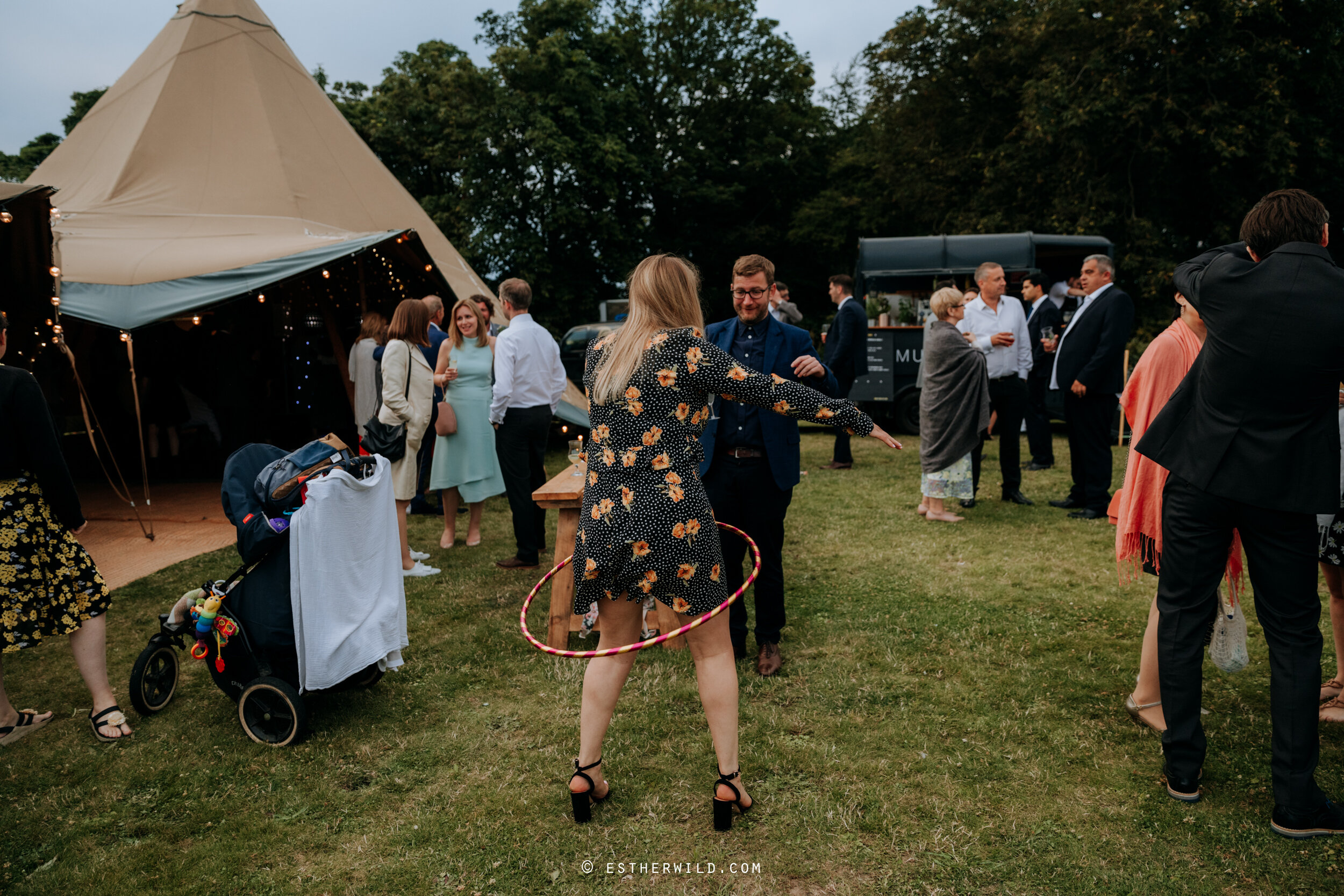 Barn_Drift_Cley_Norfolk_Wedding_Esther_Wild_Photographer_©_Esther_Wild_676-IMG_2324.jpg