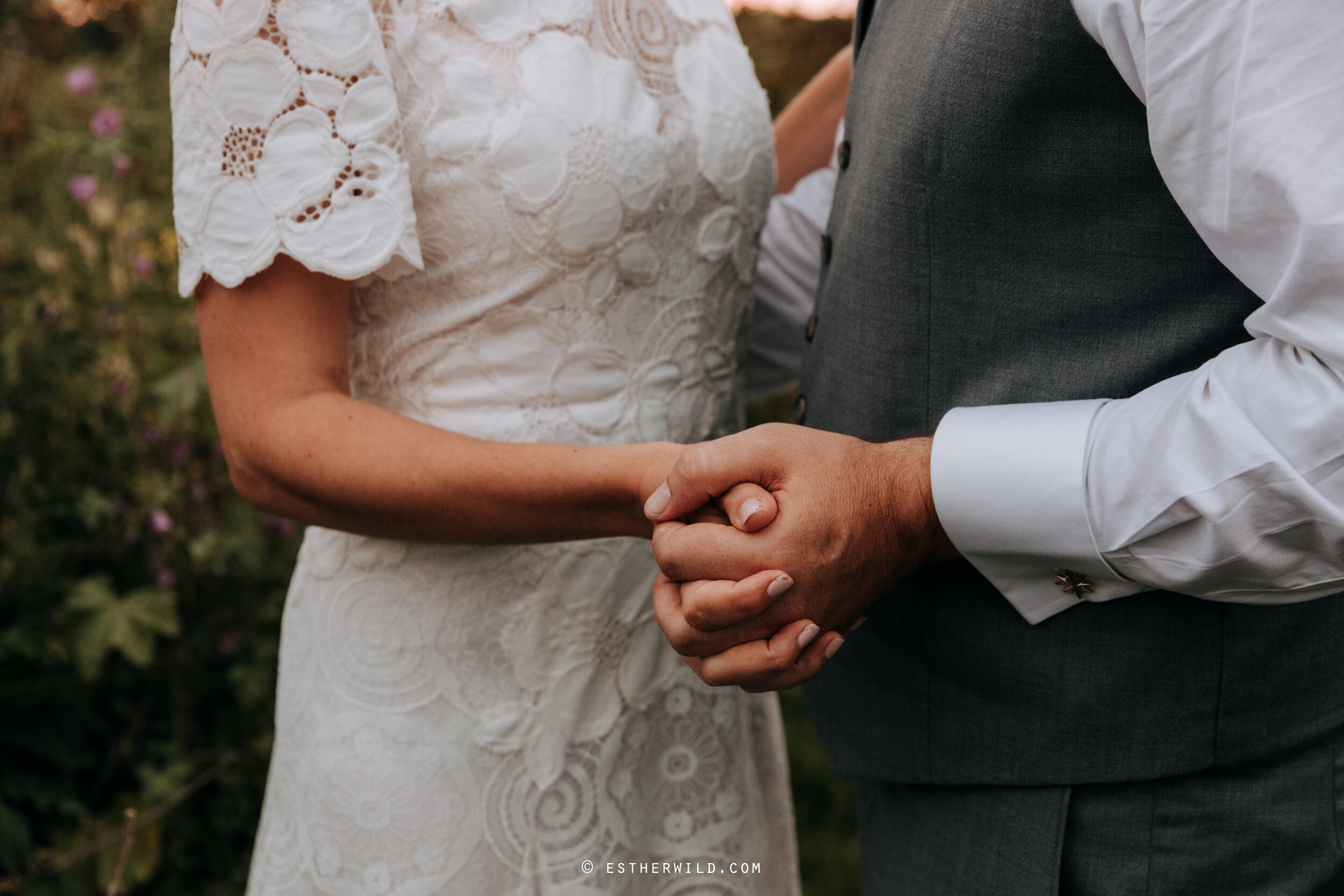 Barn_Drift_Cley_Norfolk_Wedding_Esther_Wild_Photographer_©_Esther_Wild_688-IMG_2345.jpg