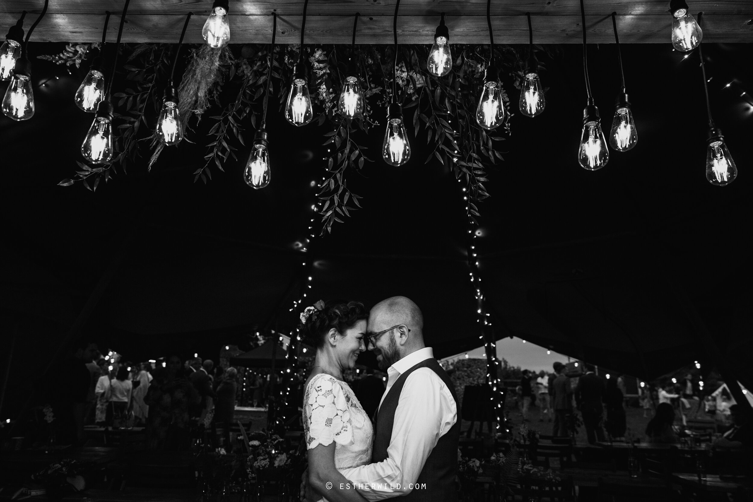 Barn_Drift_Cley_Norfolk_Wedding_Esther_Wild_Photographer_©_Esther_Wild_706-IMG_2409.jpg