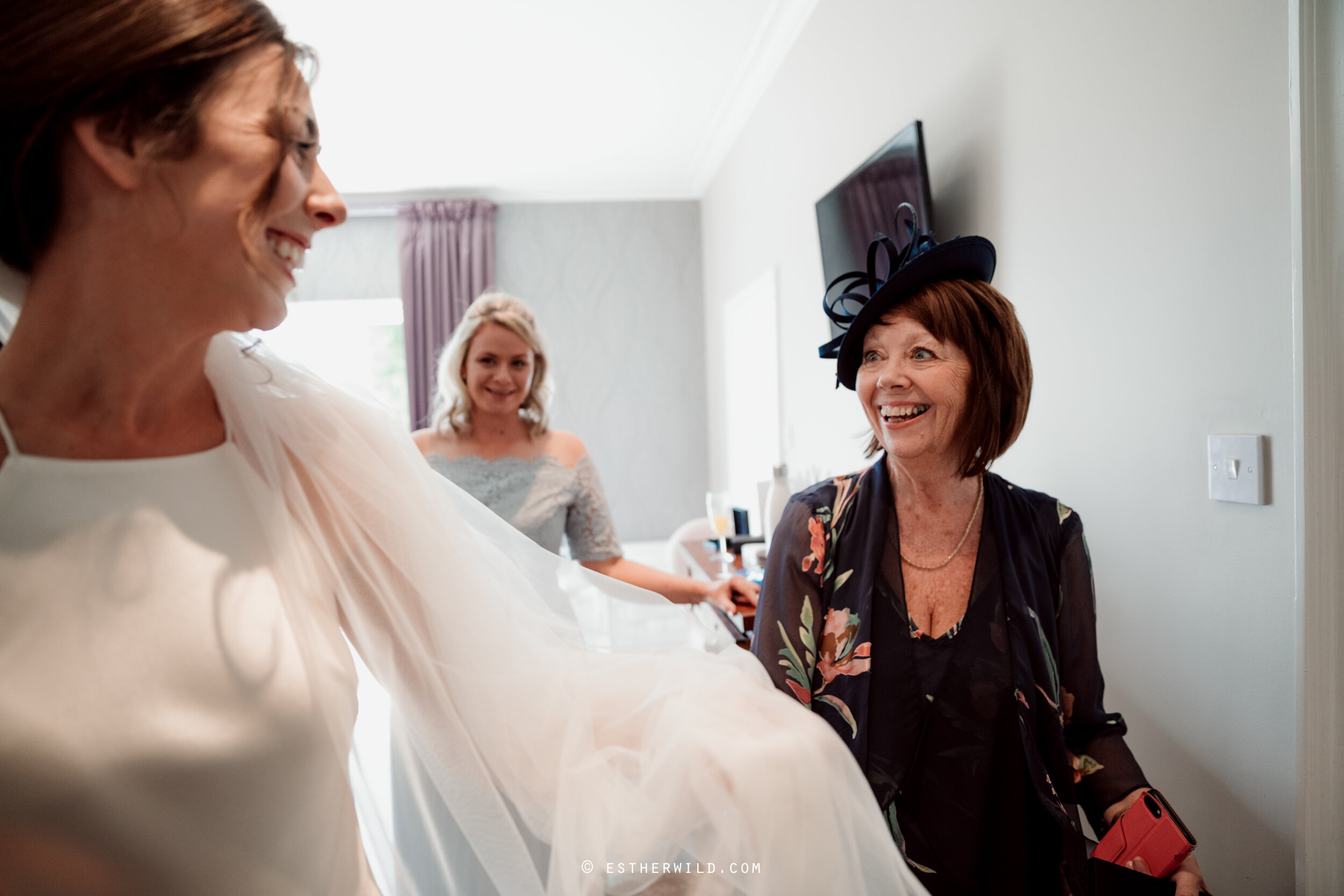 Godwick_Norfolk_Wedding_Documentary_Photography_Copyright_Esther_Wild_134-IMG_3144.jpg