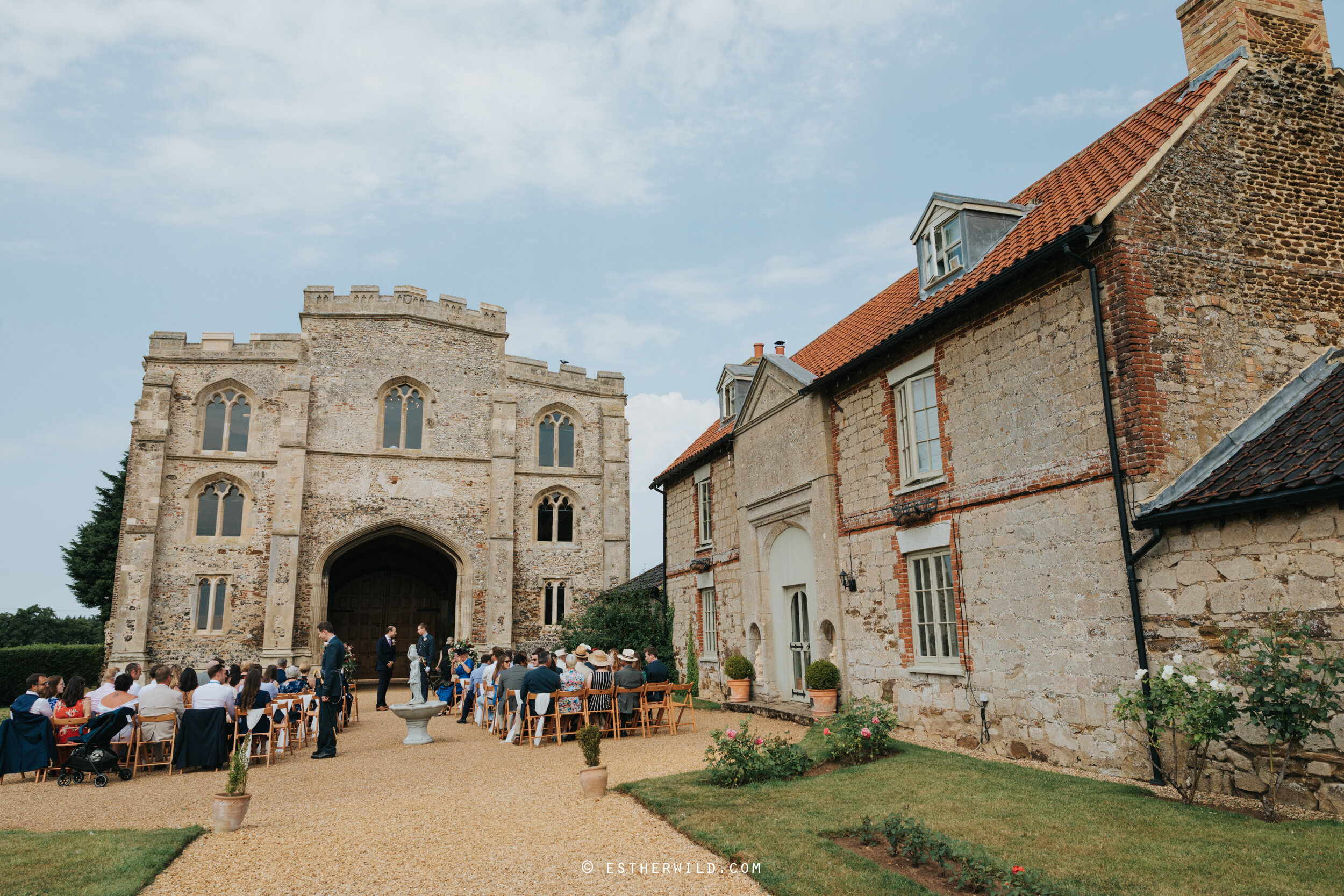 Pentney_Abbey_Kings_Lynn_Norfolk_Wedding_Esther_Wild_Photographer_©Esther_Wild_IMG_0362.jpg