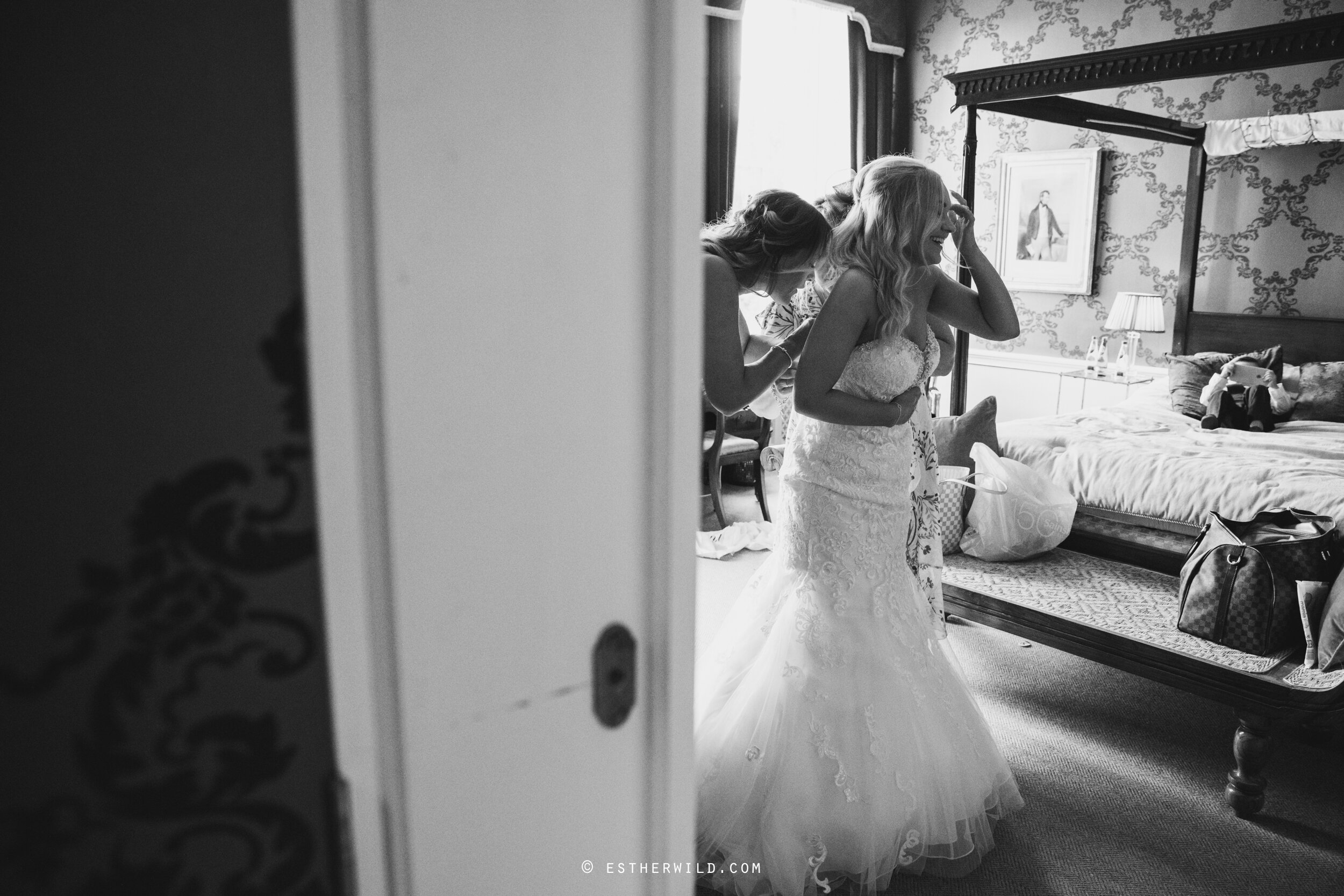 Kimberley_Hall_Norfolk_Wedding_Esther_Wild_Photographer_©Esther_Wild_126-IMG_0406.jpg