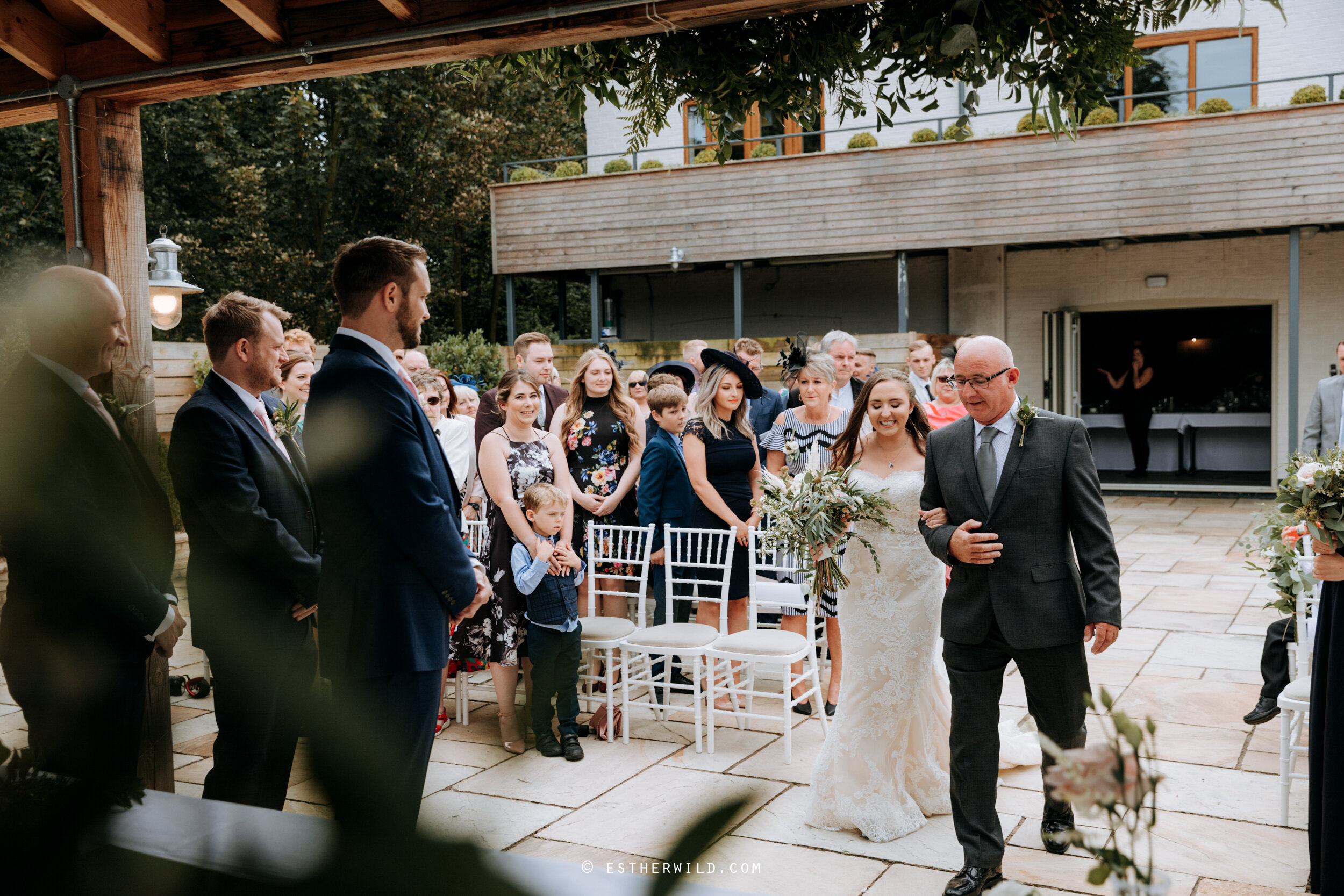 Ffolkes_Arms_Kings_Lynn_Norfolk_Wedding_Esther_Wild_Photographer_©Esther_Wild_147-IMG_0400.jpg