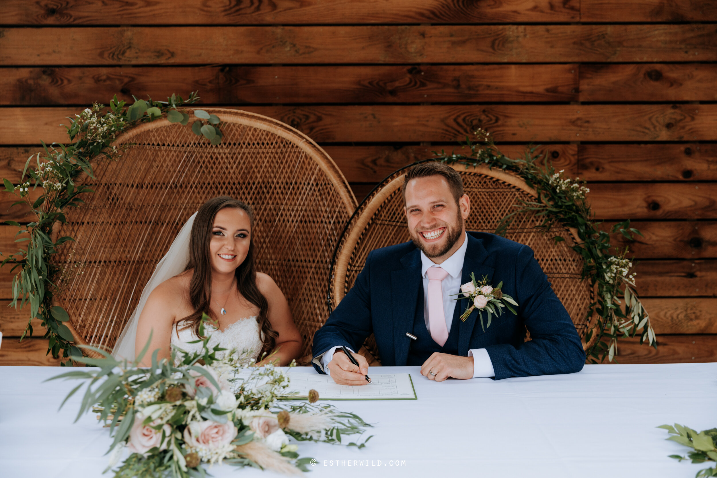 Ffolkes_Arms_Kings_Lynn_Norfolk_Wedding_Esther_Wild_Photographer_©Esther_Wild_188-IMG_0472.jpg