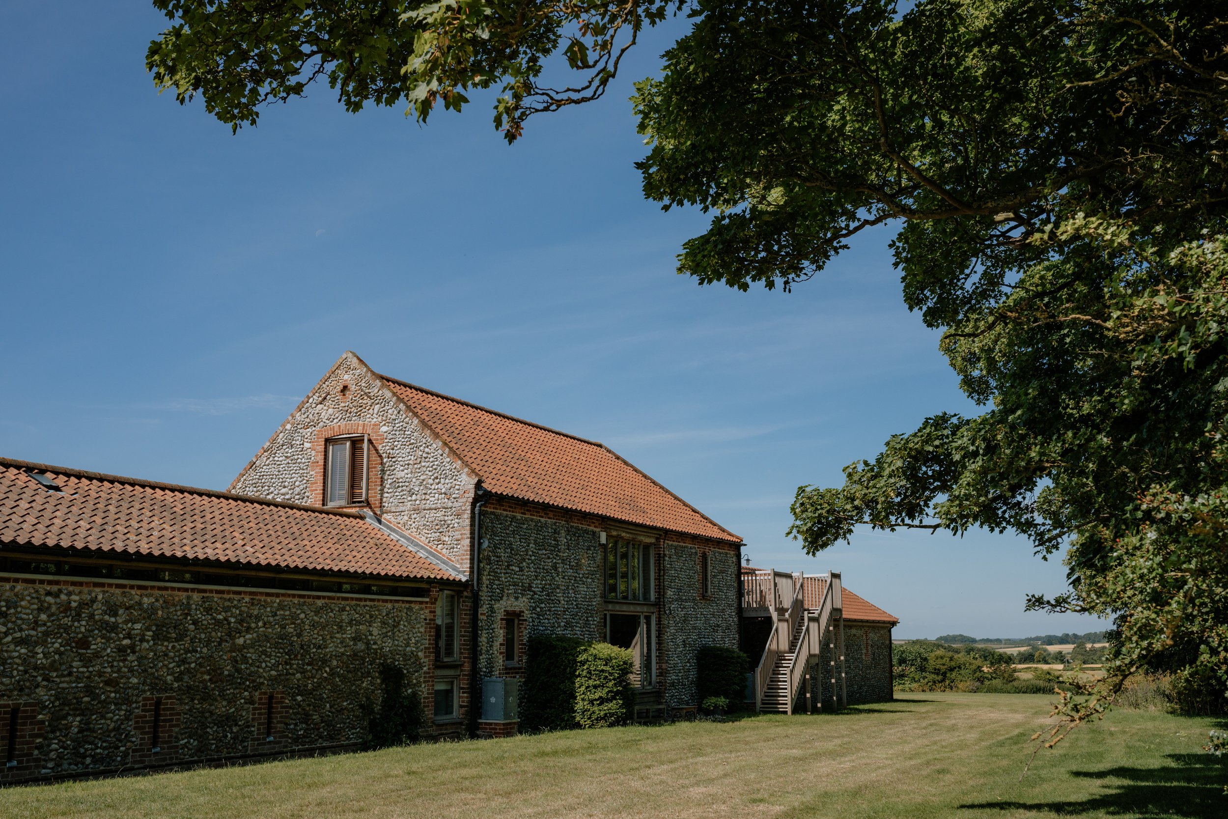 Barn_Drift_Norfolk_Beach_Wedding_Photographer_EstherWild-1.jpg