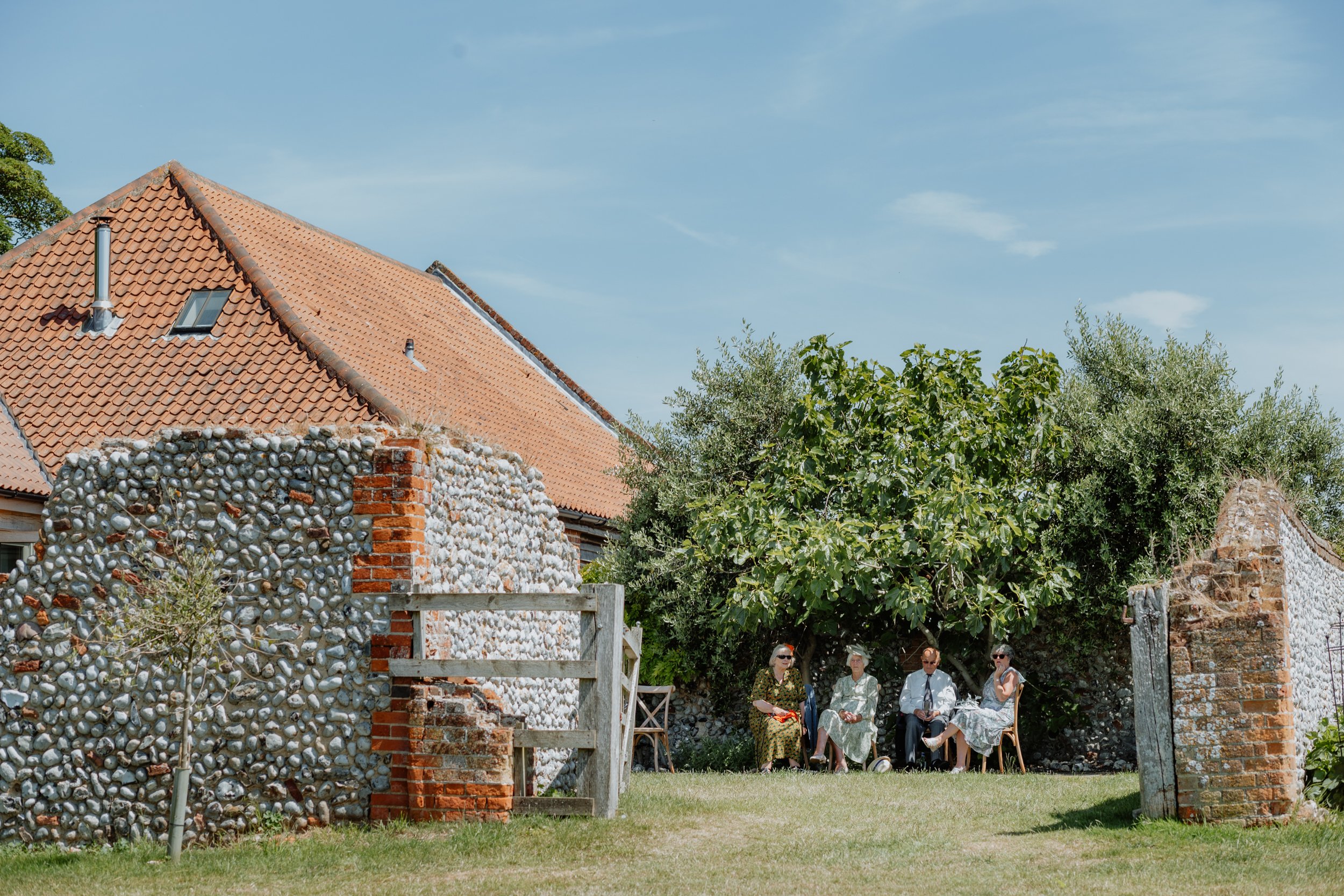 Barn_Drift_Norfolk_Beach_Wedding_Photographer_EstherWild-303.jpg