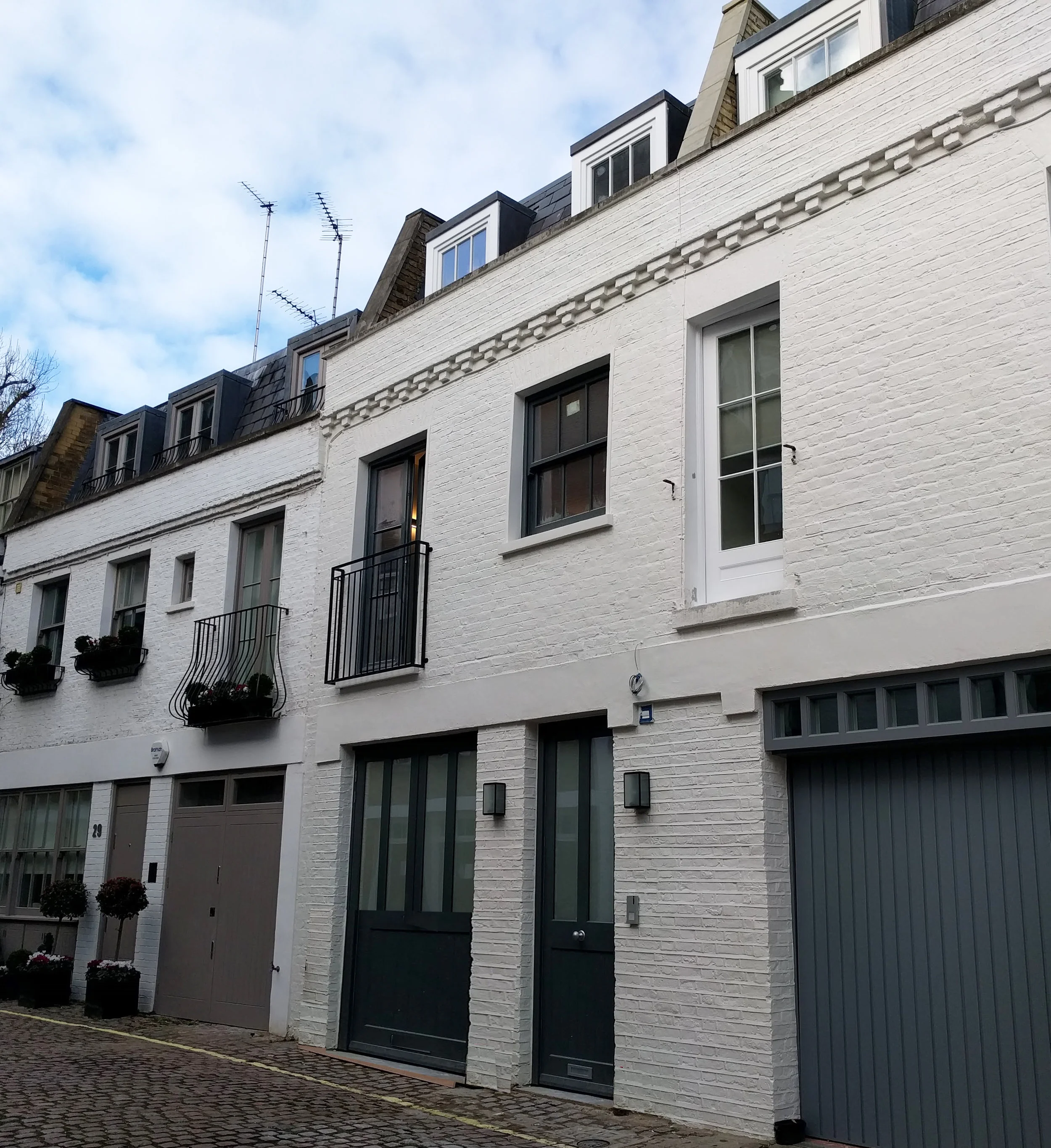 16032 Lancaster Mews_3.jpg
