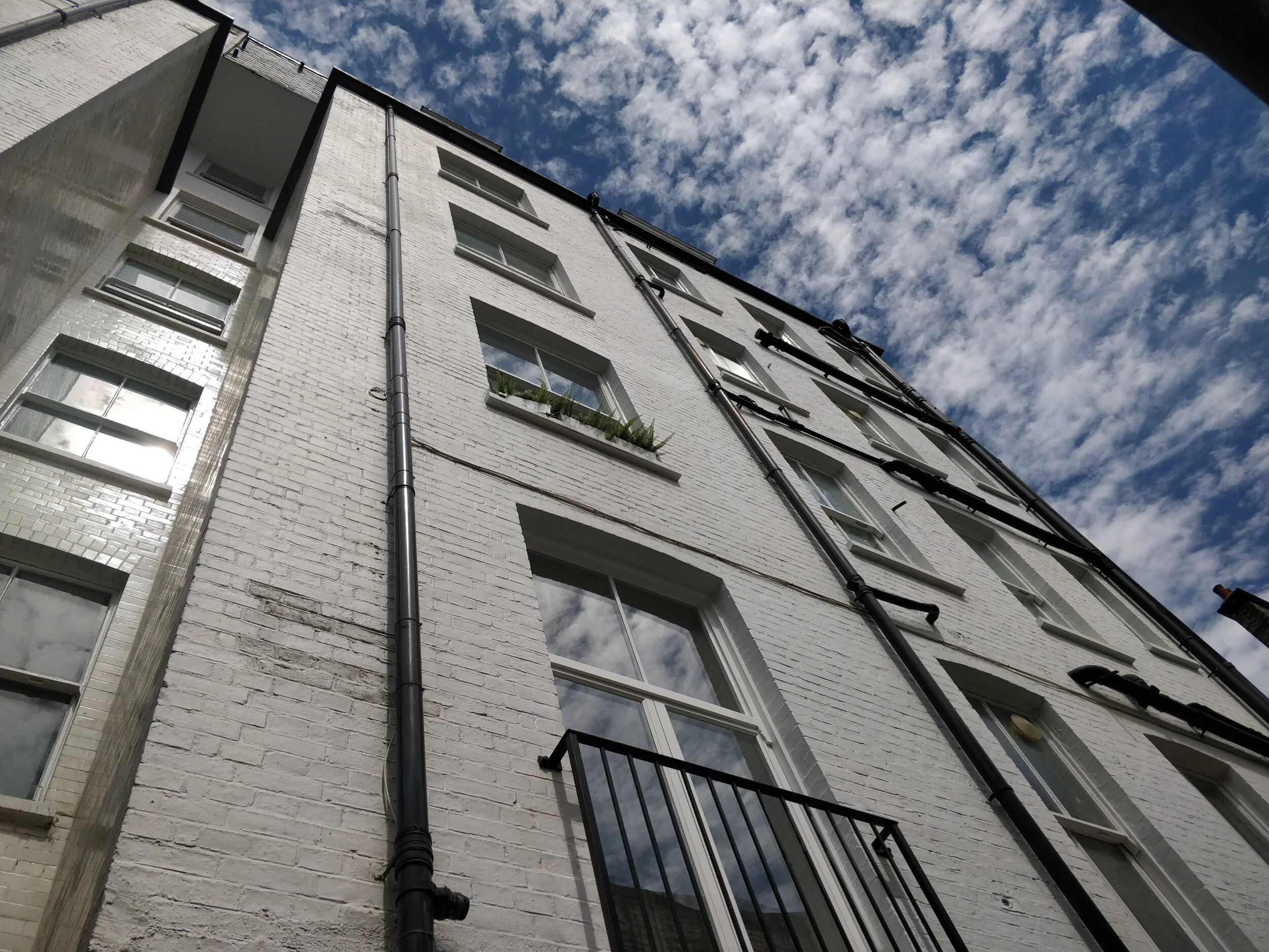 18007_W1_exterior_01.jpg