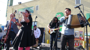  La Marisoul performing 