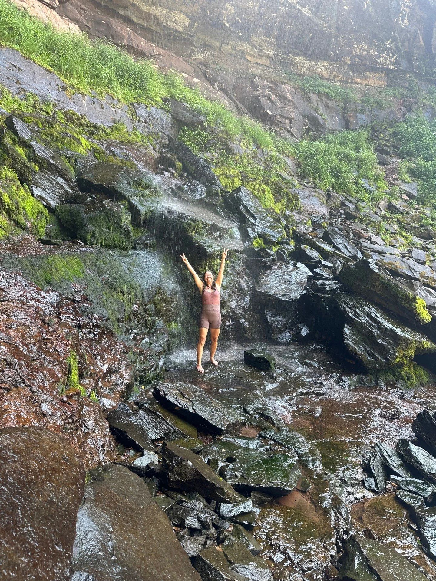 It is officially EARTH ELEMENT Season!!

Late summer is the pause between the fire element's 🔥heat and the metal element's 🌬️damp chill, a time to center, ground, and tune in to how you digest life.  At the heart of this season are the spleen and s