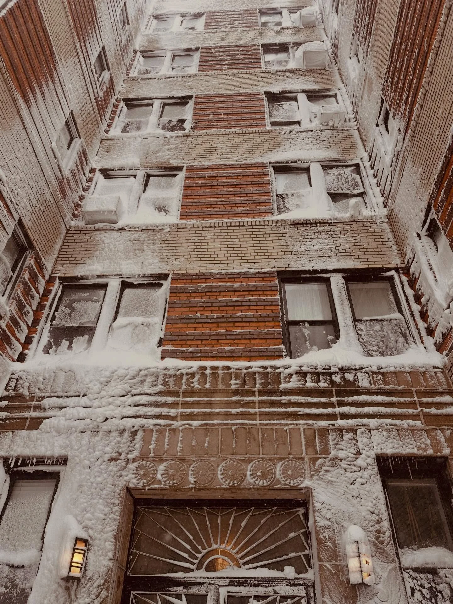 When it snows like this, you know where to find me. ❄️⛷️💘 

#classicsnowday #blizzard2026 #cityskiiing