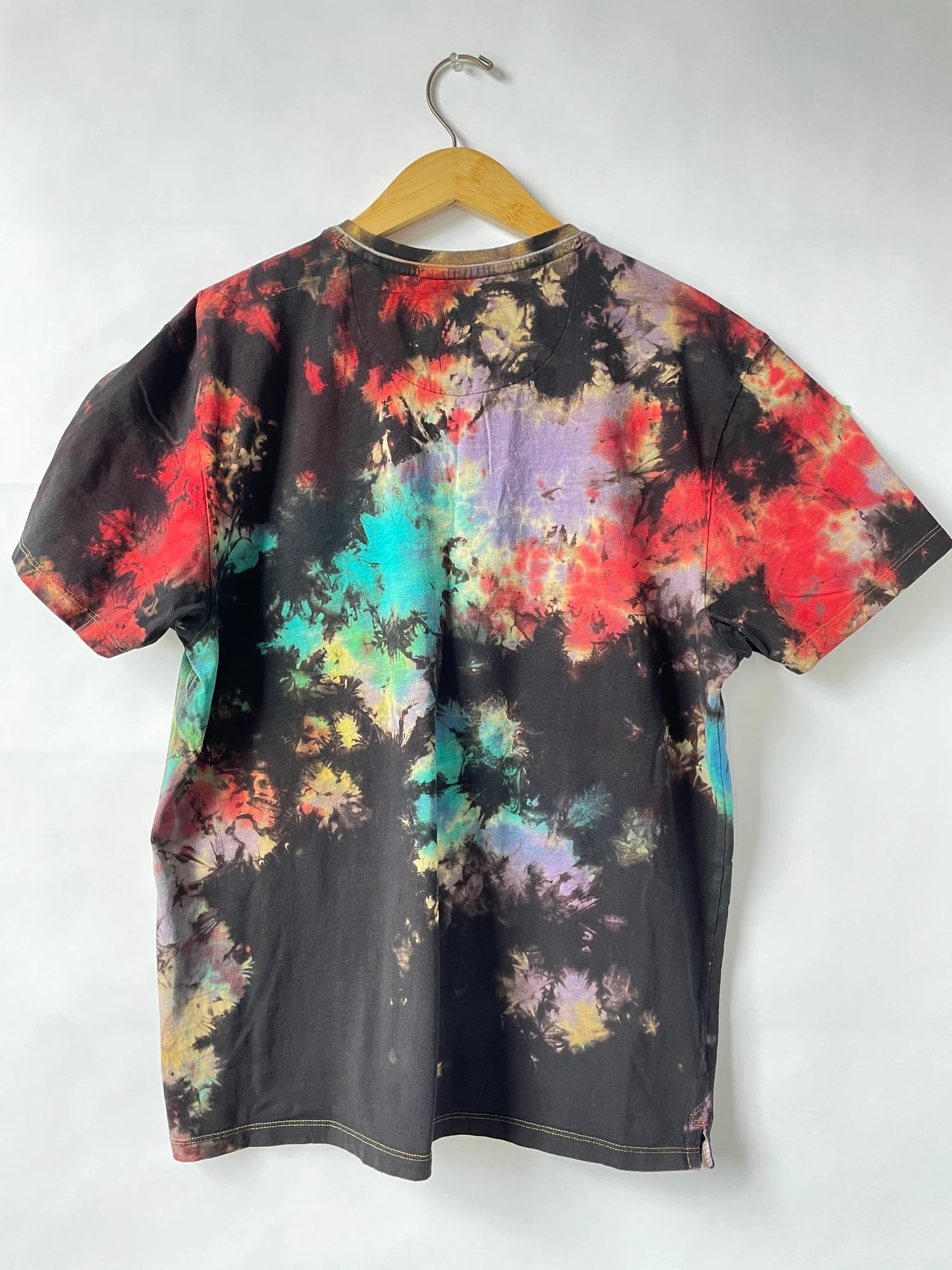 XL/2XL rainbow noir henley tee — SPAO