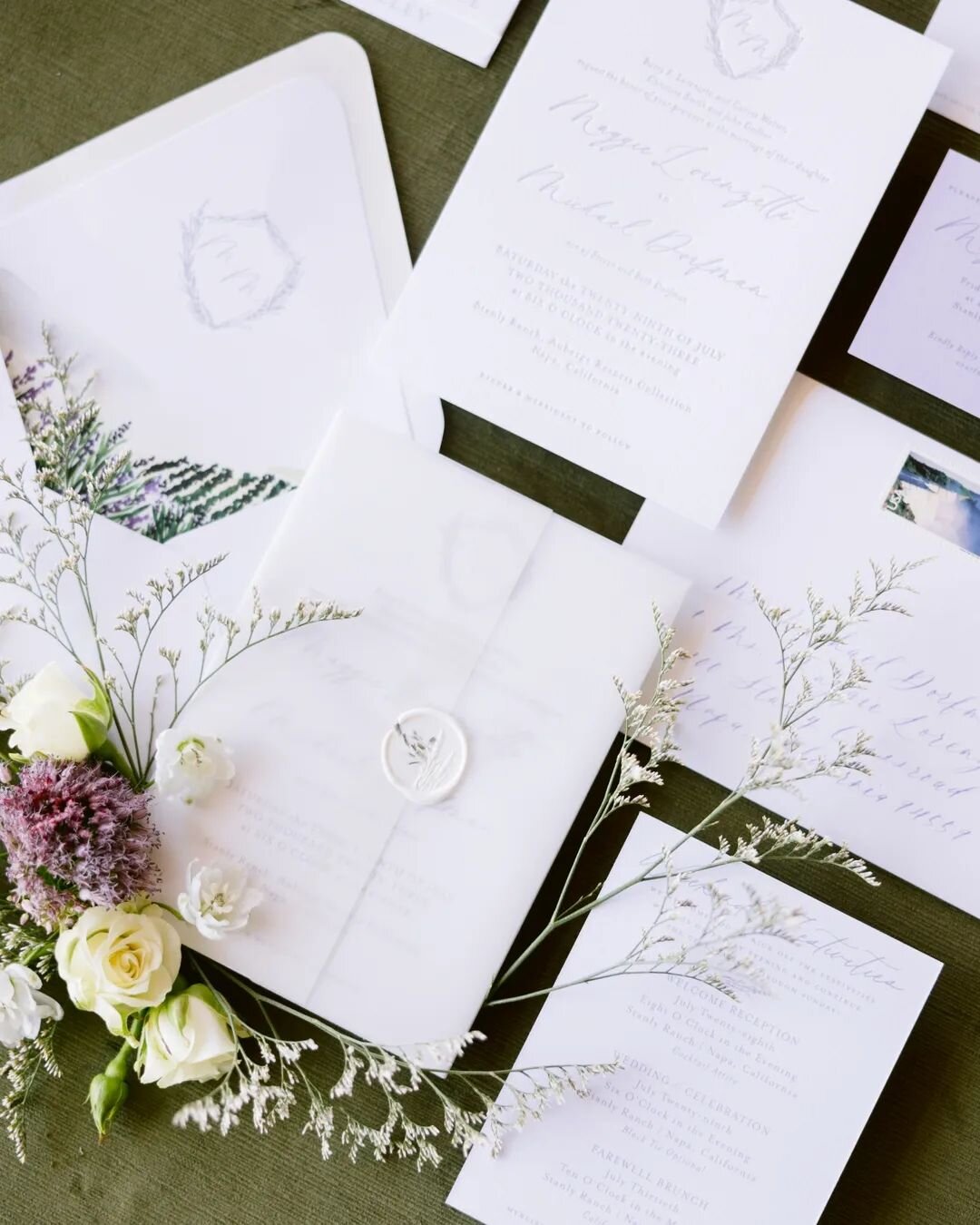 dried lavender wax seals made for the best smelling invitations ever 🪻
.
Planning &amp; Design: @coledrakeevents 
Venue &amp; Catering: @stanlyranchauberge 
Florals &amp; Production: @flowersbyedgar
Photographer: @larissaclevelandphoto 
Videographer