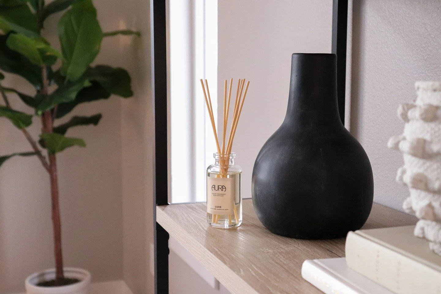 Subtle fragrance &amp; minimal effort. ✨ Diffusers are the perfect gift for that friend that never stops moving OR the friend who simply wants a good smelling home. ⁠
⁠
Shop diffusers &amp; more in the link in our bio!