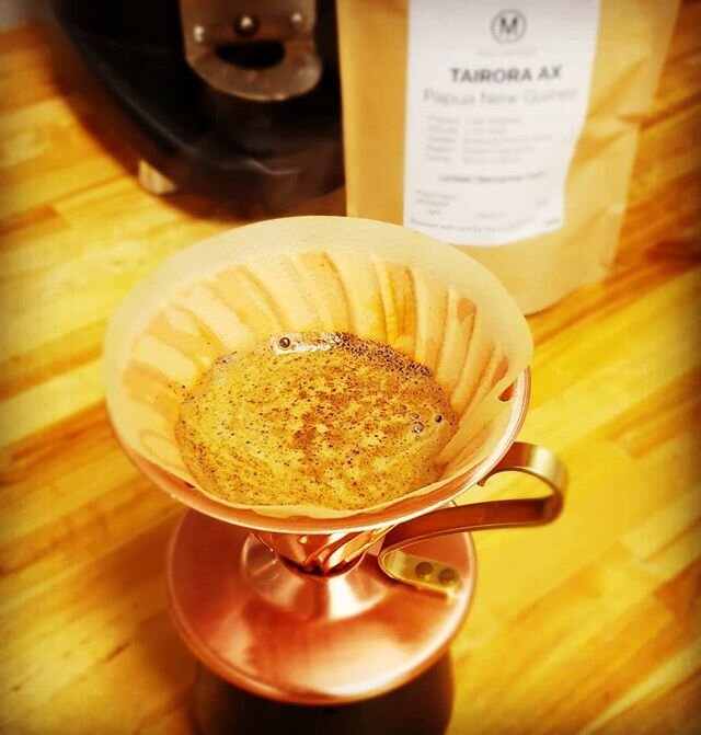 Monday morning pour-over! PNG Tairora. This one shines with a 15:1 ratio. Juicy, stone fruit, hazelnut. Good morning!!