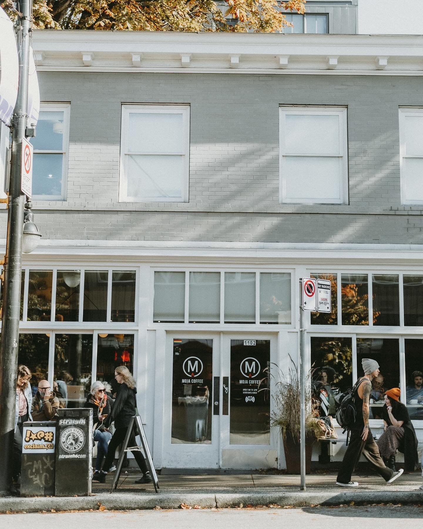 We are absolutely here for these sunny winter mornings. See you for a little pastry action on the way to your snowy adventure, cozy city day or whatever you have planned for this gorgeous Sunday 🌞