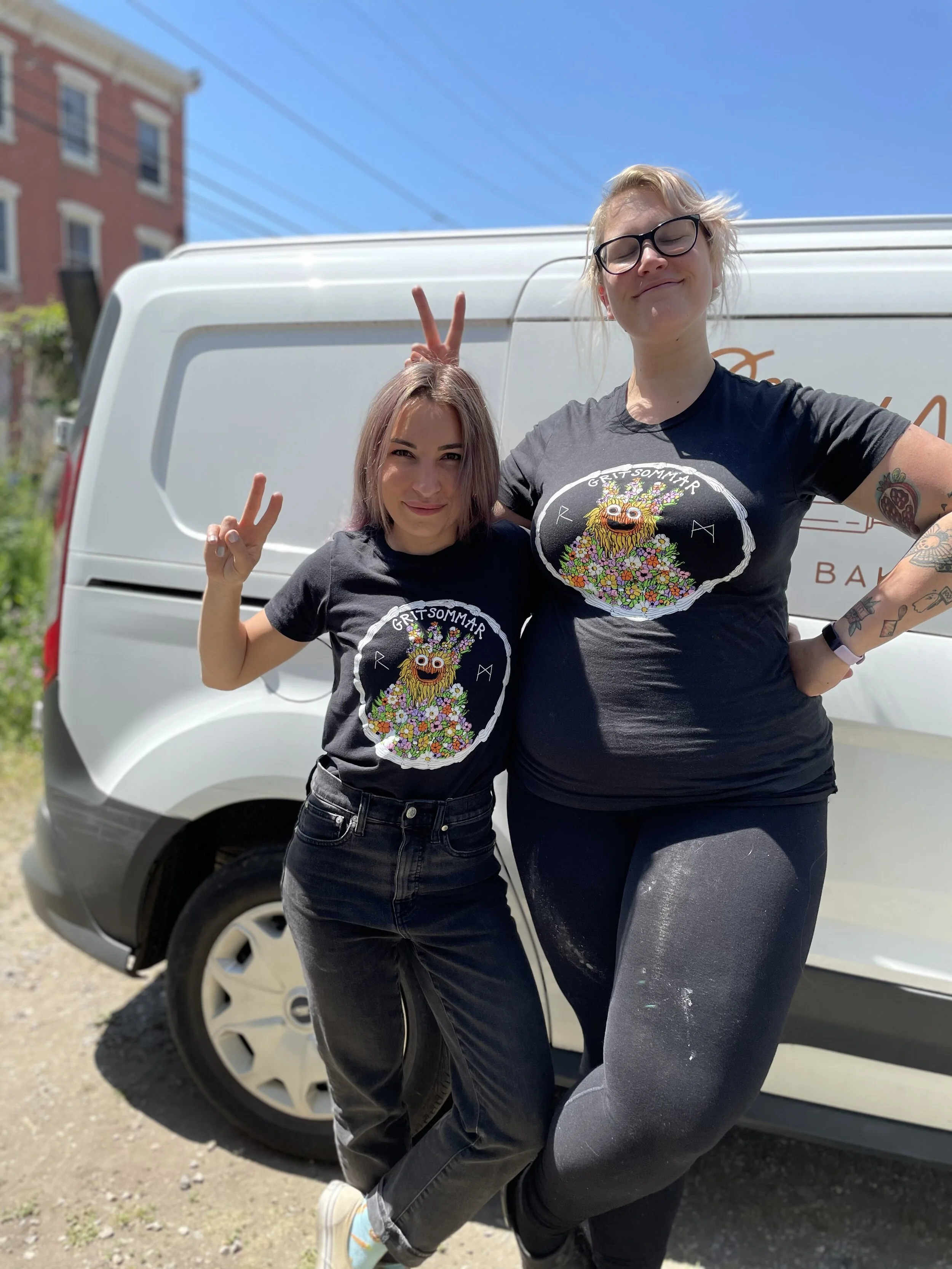 Gritsommar shirt | Crust Vegan Bakery