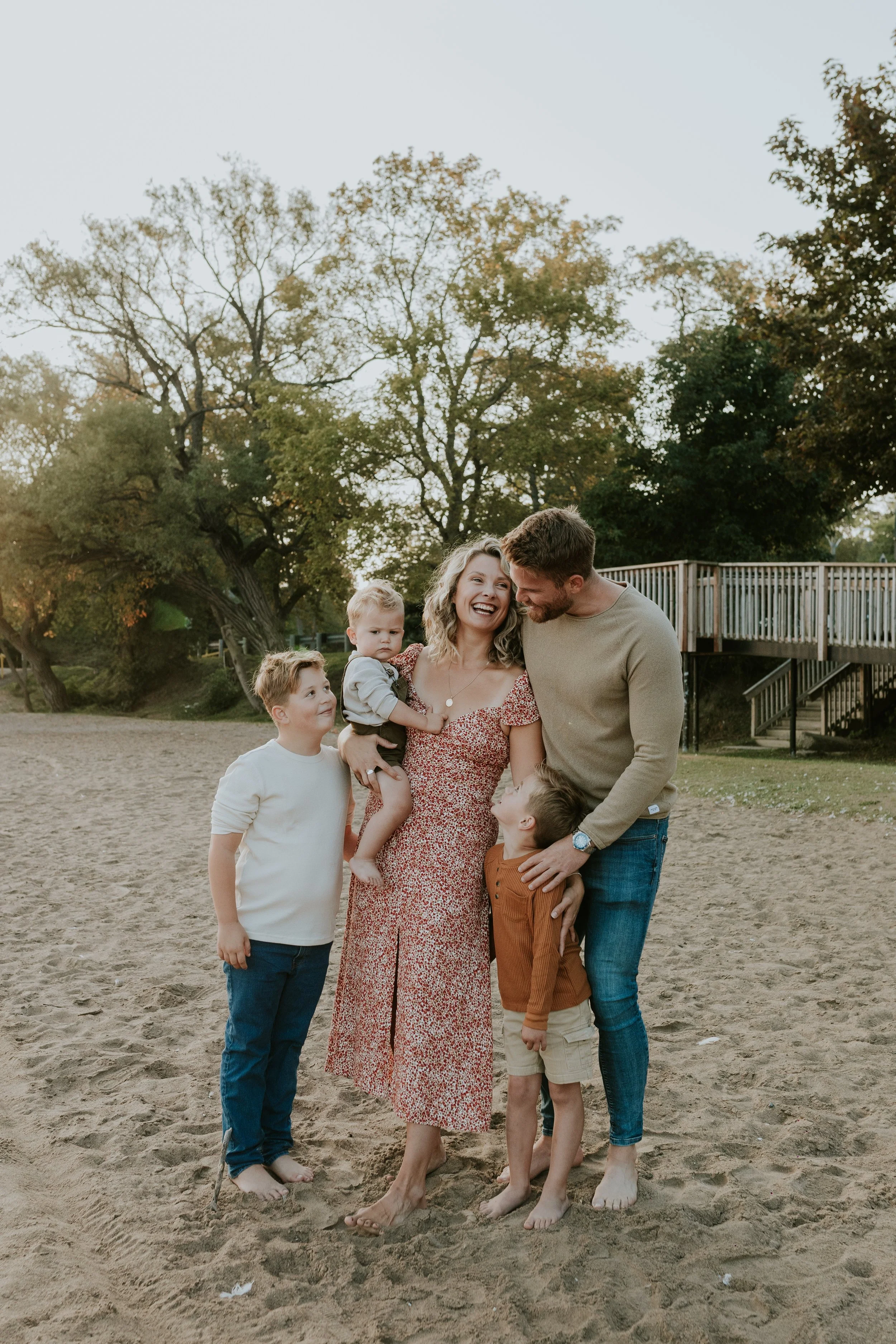 Morning Glow Minis | Family Photography at De La Salle Beach in Georgina