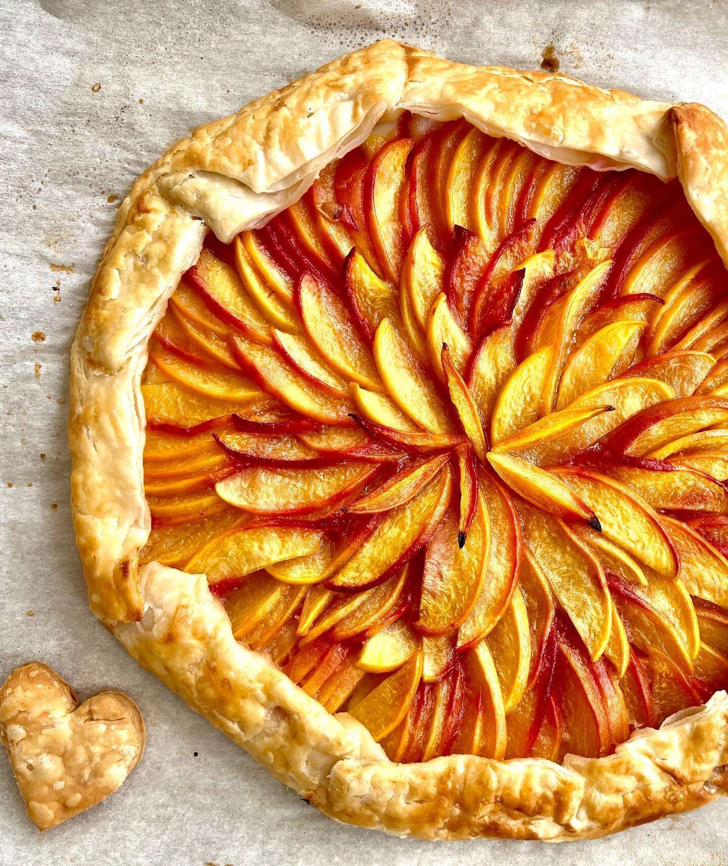 It's 🍑 season and nothing is better than a homemade galette made with 🧡!! 
-
@palisadepeaches #palisadepeaches🍑 #palisadepeachescolorado #homemadegalette #galette #peachgalette🍑 #palisadepeachgalette #icookyoueat #eataspen #cookwith🍑 #cookwith🧡
