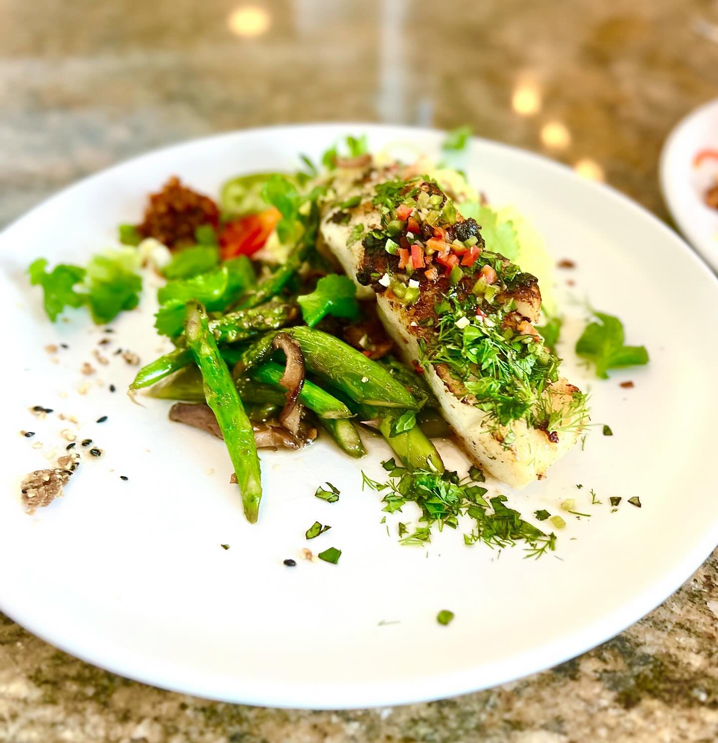 One of our new favorite meals to serve to clients :: Herby Sea Bass with Nuoc Cham + Turmeric Vermicilli Noodles + Sake Soy Braised Shiitakes + Asparagus {YUM}. 
-
#icookyoueat #eataspen #privatechefaspen #aspenchef #curateddinnerparties  #bespokemen