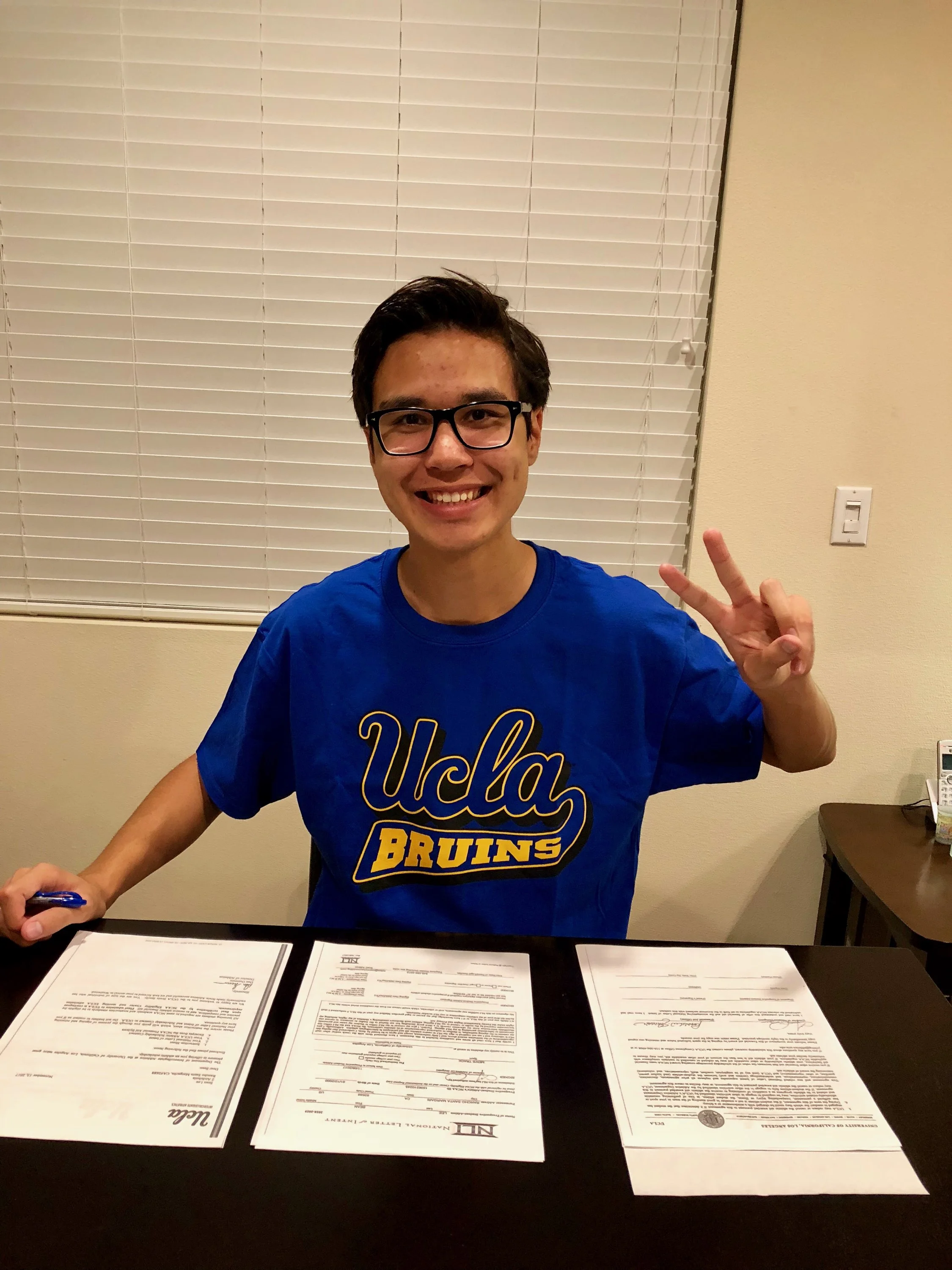 Sean Lee signs with UCLA