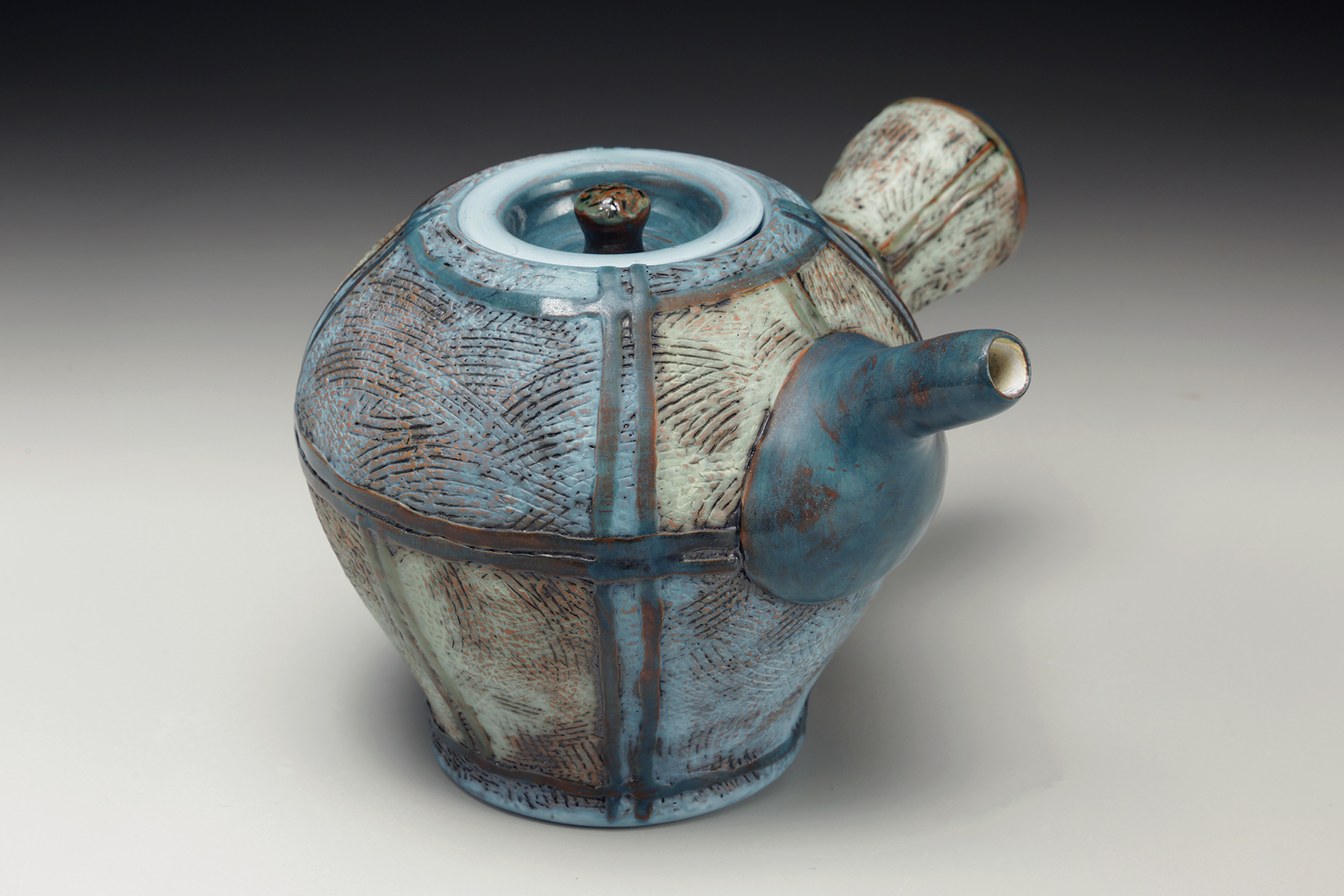 Amy Sanders side handle teapot.jpg