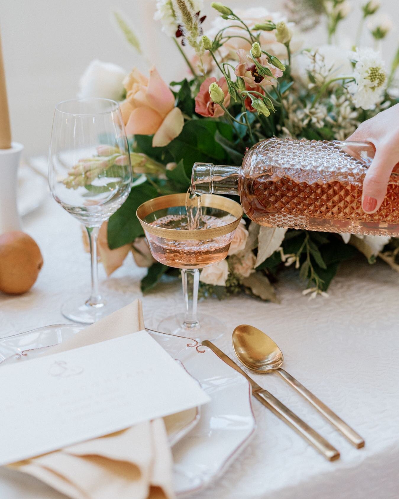 Happy Valentine&rsquo;s Day from our greatest love - whiskey. 🖤🖤🖤
⠀⠀⠀⠀⠀⠀⠀⠀⠀
Photography: @krystalkast 
Planning + Design: @kasteventsandco 
Venue: @carolinagroveweddings 
Florals: @wildfloraflowers 
⠀⠀⠀⠀⠀⠀⠀⠀⠀
#masondixondesigns #masondixoncalligra