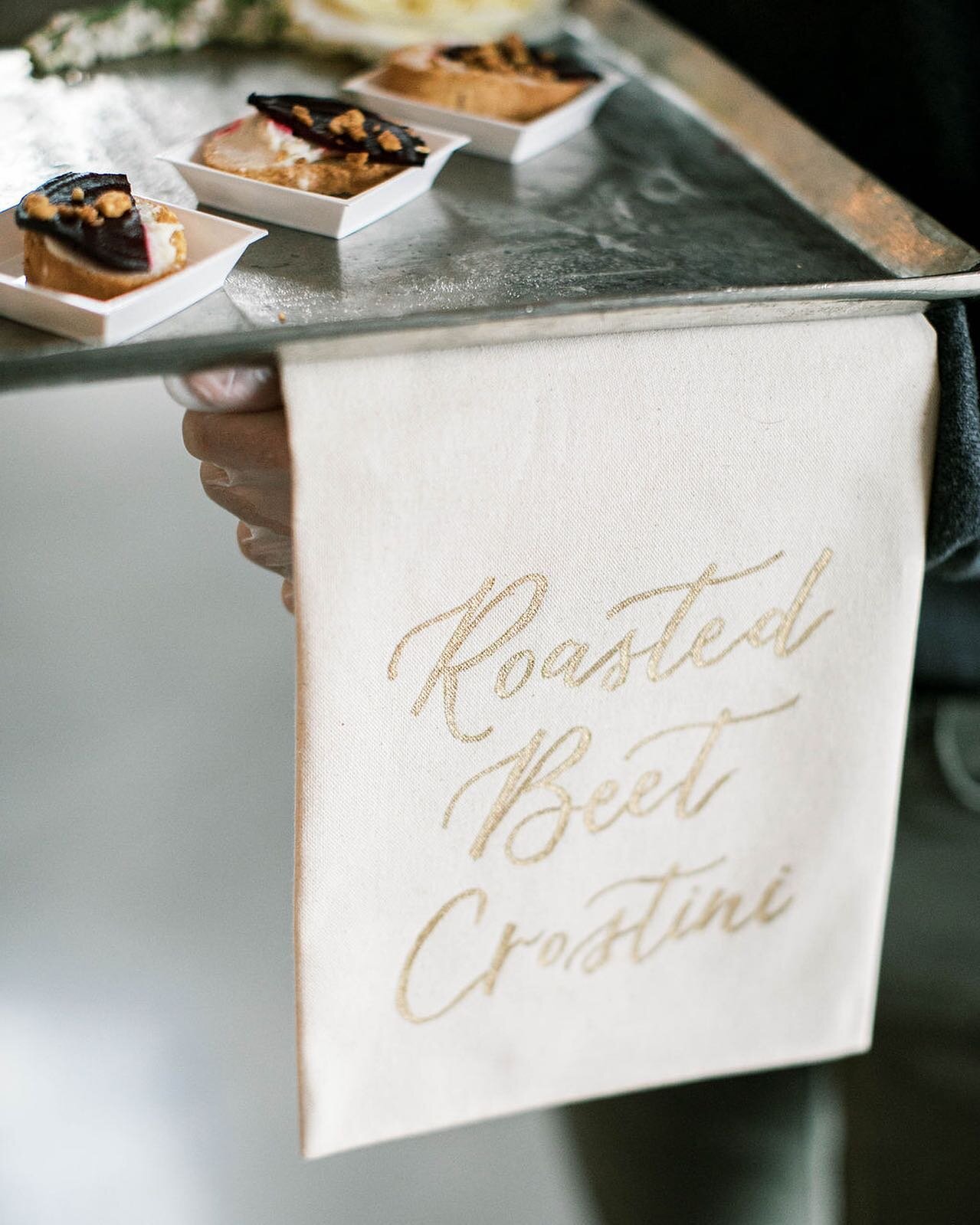 What&rsquo;s trending right now? Glad you asked. Tented cards are OUT and custom server tea towels are IN!  We are coming in hot this season with by-hand calligraphy menu descriptions and matching event fabric - y&rsquo;all keeping up yet? 📈
⠀⠀⠀⠀⠀⠀⠀