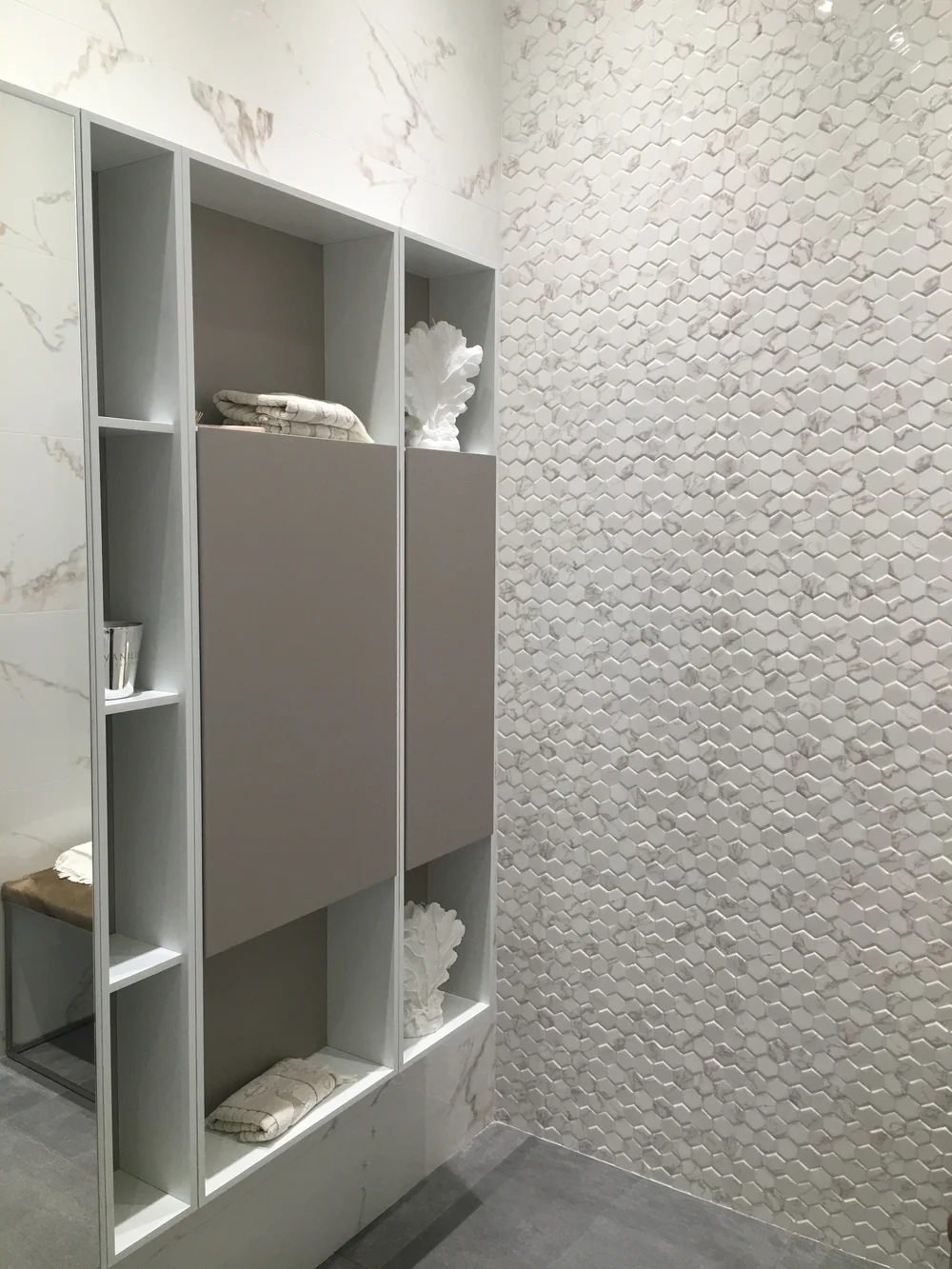 Simple but smart tile applications