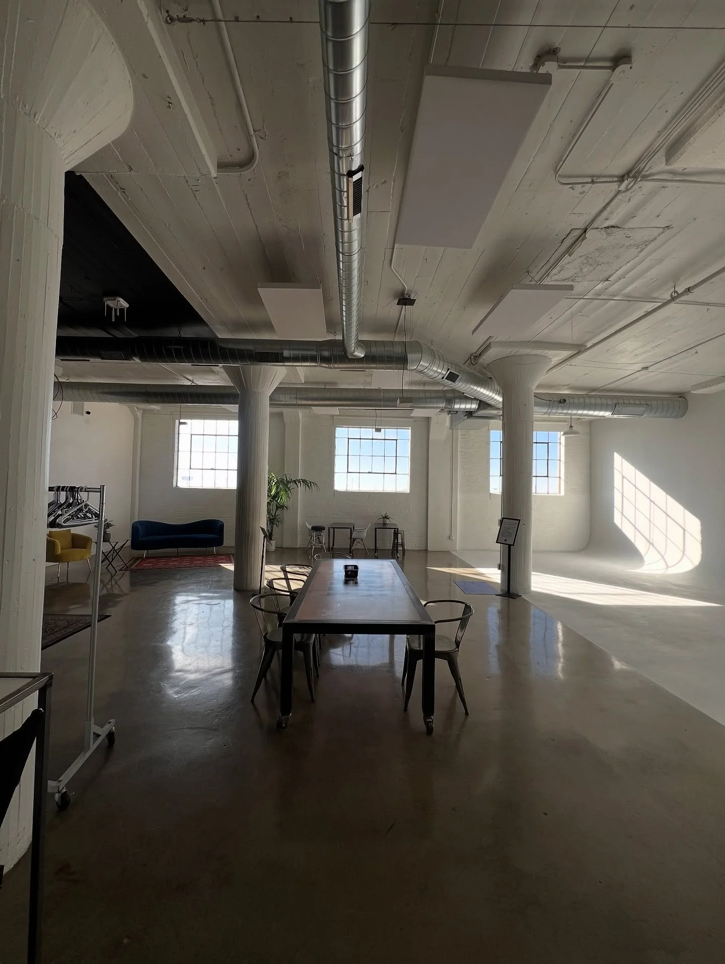afternoons at the ELEVN. Your vision, our spaces .✨💡
.
.
#studioelevn #studiospace #photostudio