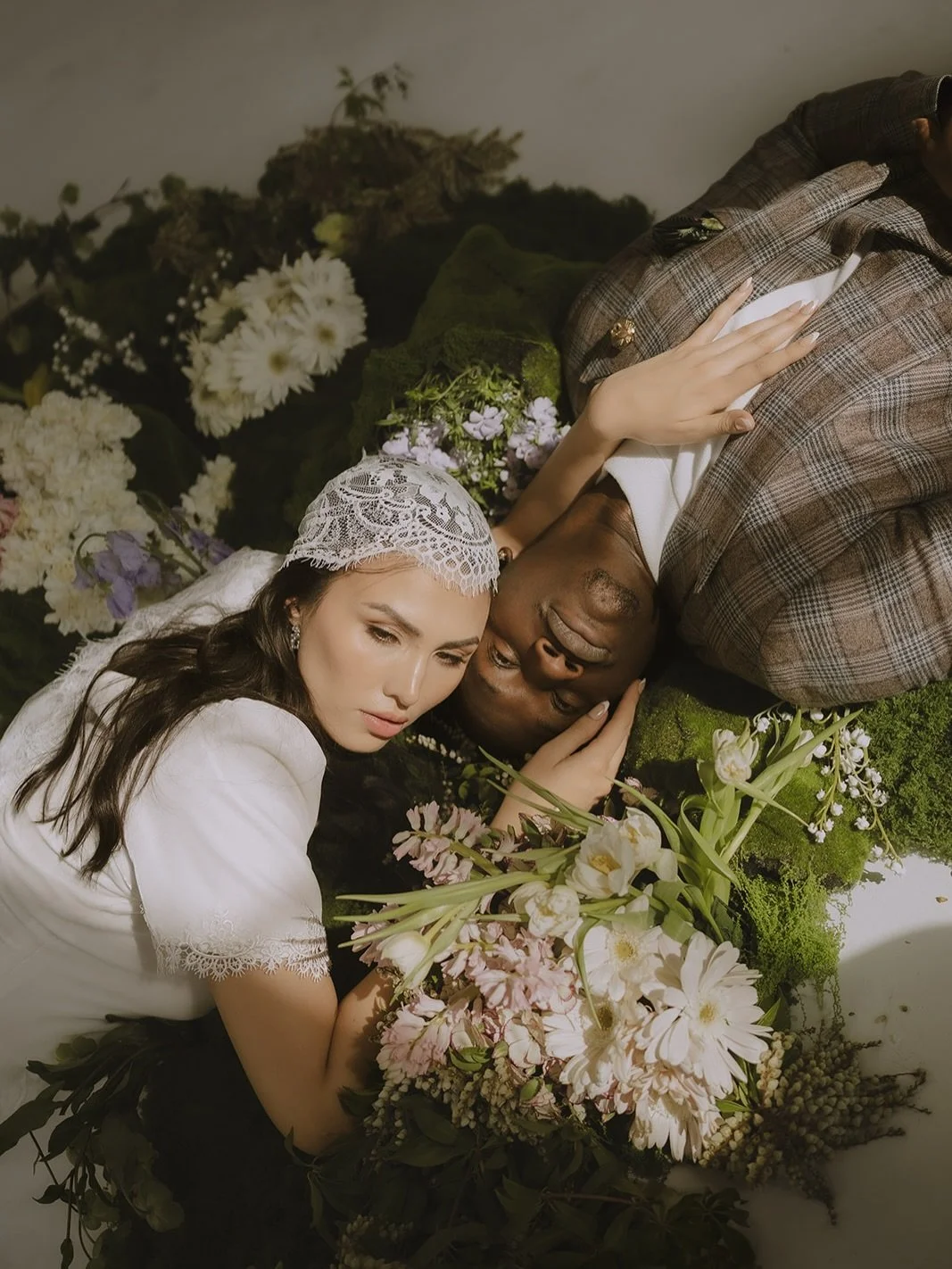 🥂
.
Photographer: @hayleebakerphoto 
Host /Florals / concept: @oliveandsagefloral 
models: @laceysmith555 @fraziercophoto @lilianadinwoodey 
hair: @sarahmichelleartistry 
makeup: @lexiharkerbeauty 
bridal stylist: @korilaurel 
cake artist: @eventcak