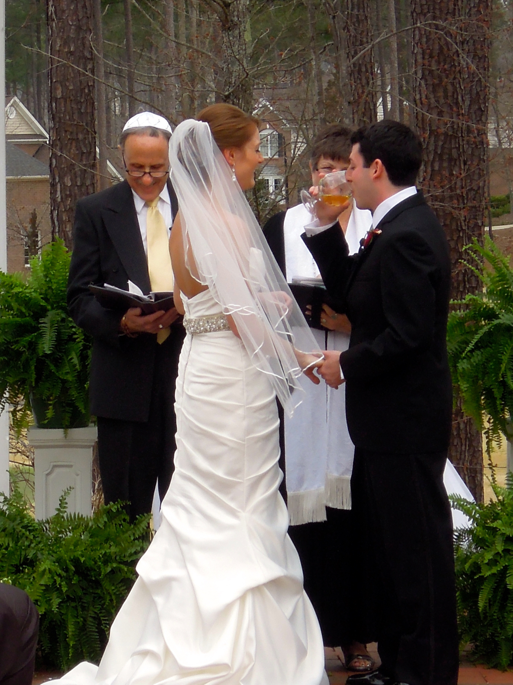 Andrew Weiss Canted the Hebrew for this wedding.