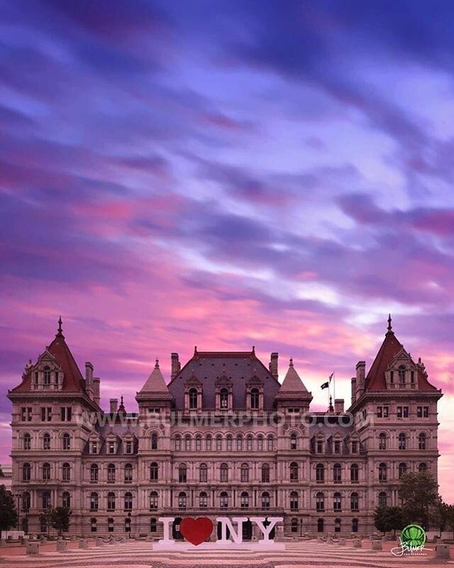 #newyorkstrong, #weareinthistogether, #albanyNY, #covıd19, #IloveNY, #betterdaysarecoming, #hanginthere, #pic, #pictureoftheday, #statecapitol, #mewyorkstate @nygovcuomo