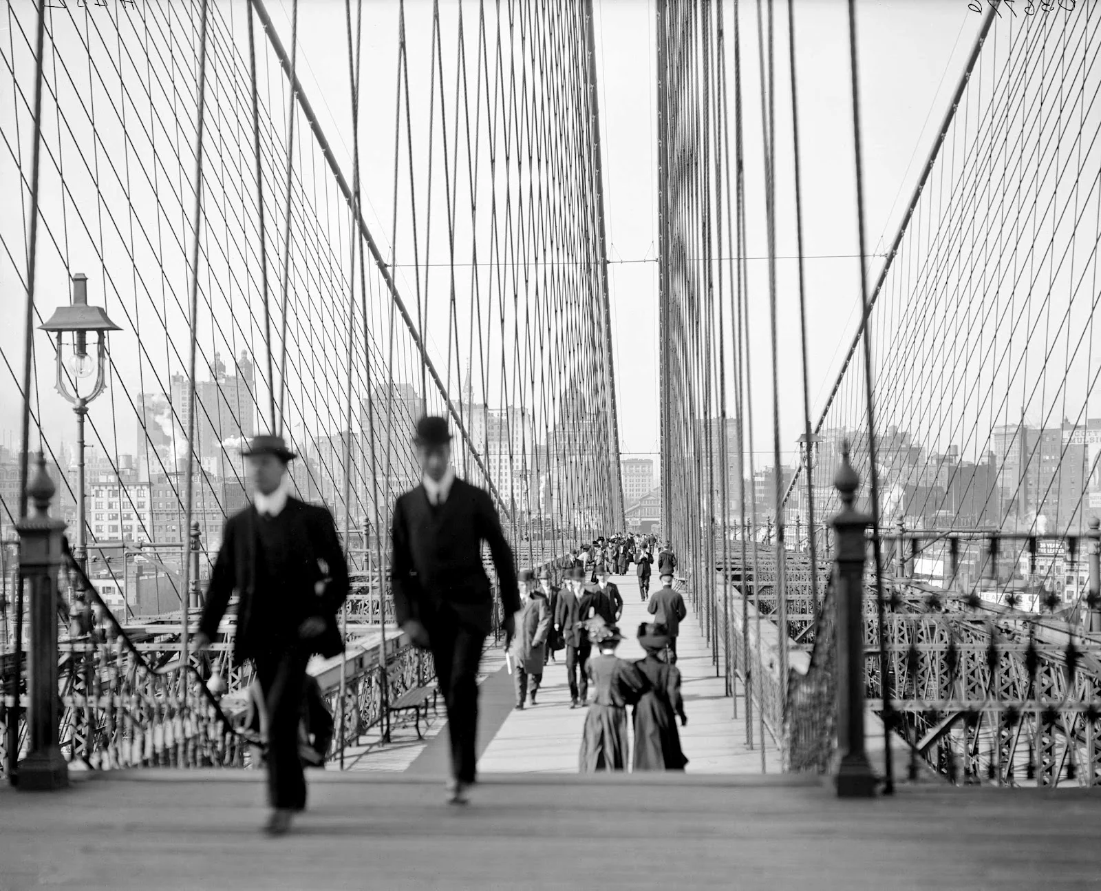 Brooklyn-Bridge-New-York-1905-1920.jpg