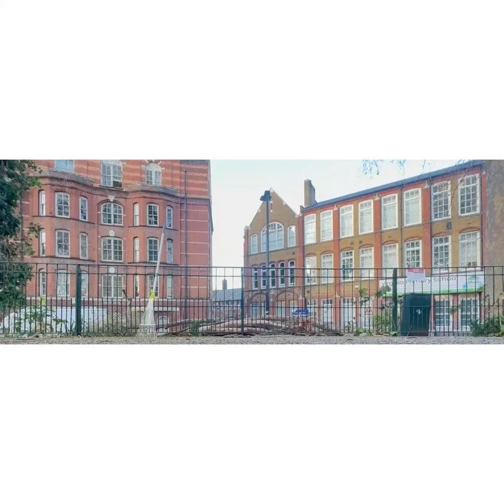 Volunteer Workdays:19th December '25.

With: Andy, Henrietta, Lucy, Charlie, Pam, Chris, Victoria &amp; Jean.

Jean &amp; Andy litter picked. 
Andy got all eight shits. Chris, one.

Pam swept steps.  Victoria collected fallen sticks. Andy collected u