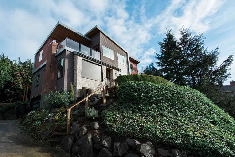 Alki_Perch_02.jpg