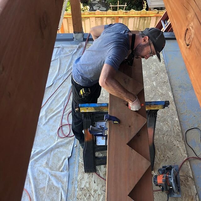 When the first builder couldn&rsquo;t figure out the stair, I showed up to build it. #josharchitects #stairstringer #builddesign #buildwhatyoudesign #architectonsite #planningsaveslabor #rooftopdeck #speedsquare #framingsquare #builditright #resident
