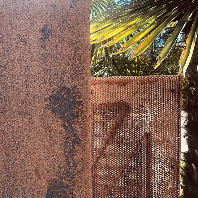 Honest, rusted steel wall and gate. #josharchitects #westseattlearchitect #rustedsteel #steelgate #steelwall #honestarchitecture #naturalmaterials #landscapedesign #modernarchitecture #hotrolledsteel #rustedsteel