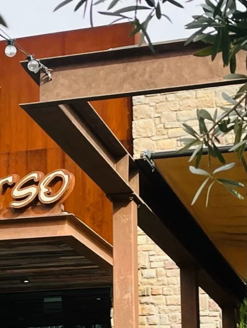 The extension of the steel beam defines the area of outdoor dining