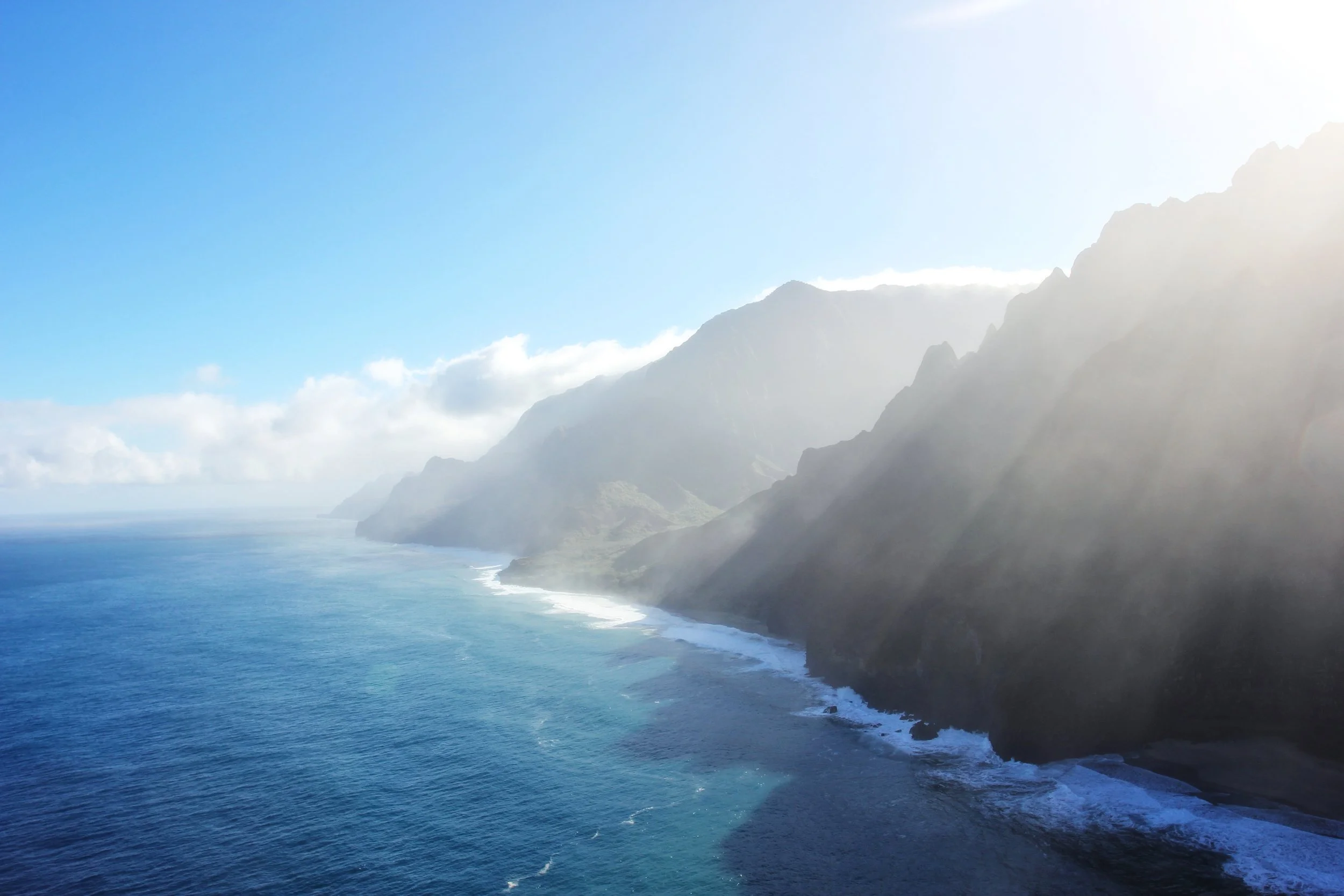 Mid-morning sun over the Nā Pali Coast State Park 