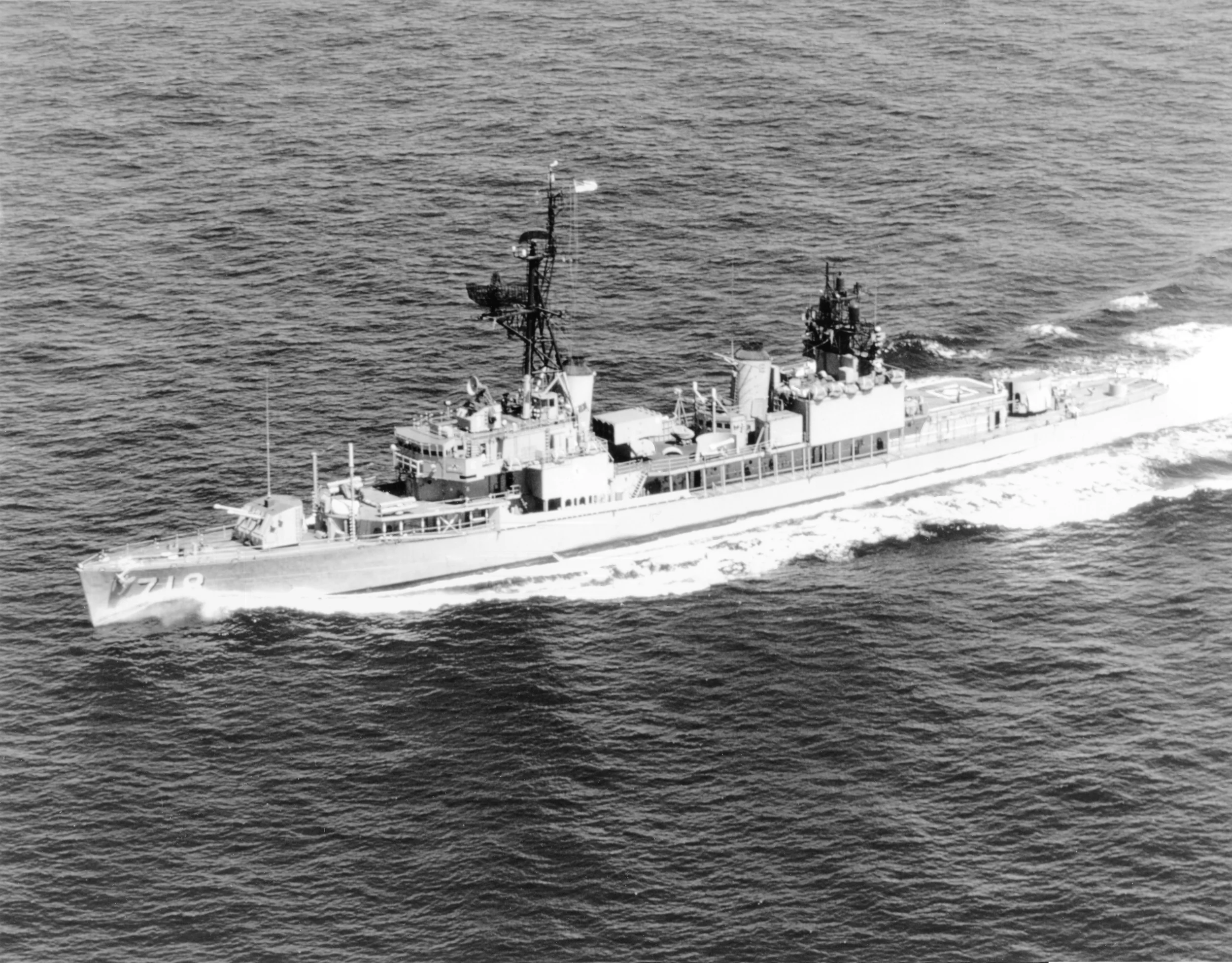 1969-04 - USS Hamner.JPG