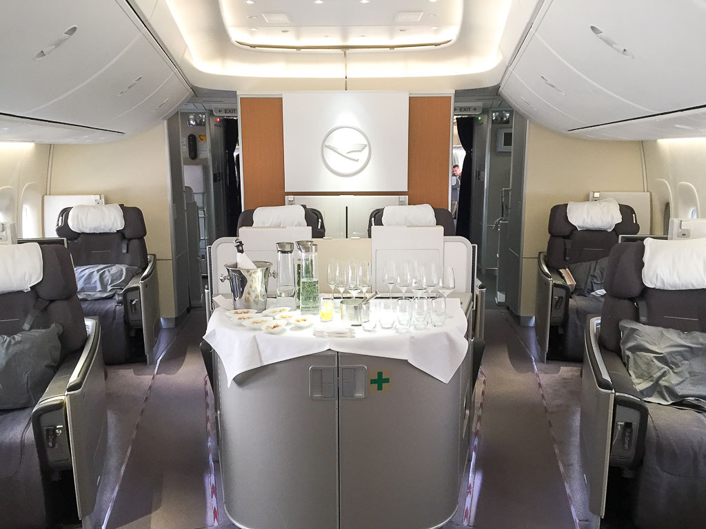 Review: First Class on Lufthansa 747-8i, Frankfurt to Chicago
