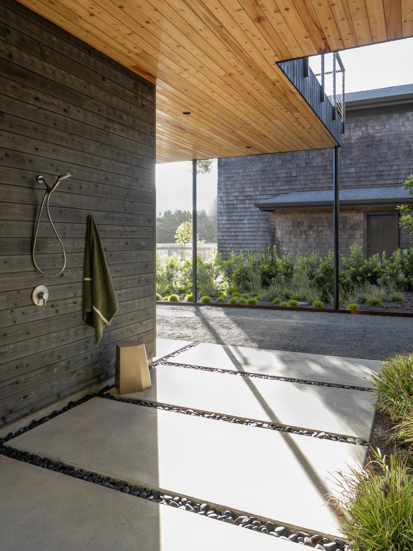 Spring Break and beach house essentials 💙
#spindriftmanzanita 

@themorrisonsphoto