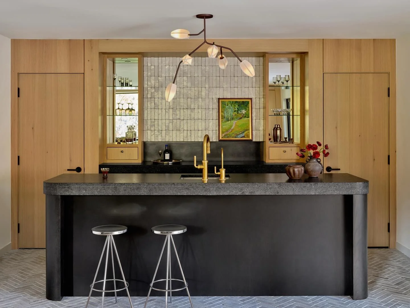 A dedicated in-kitchen bar, serving up texture with zellige, steel, and mirrored surfaces. 

Architecture and Interior Design @theguggenheims
Contractor @durhamconstructionpdx
Steel @boyboybuilt 
Stone Fabrication @sardonyxdesignpdx
Photography @luke