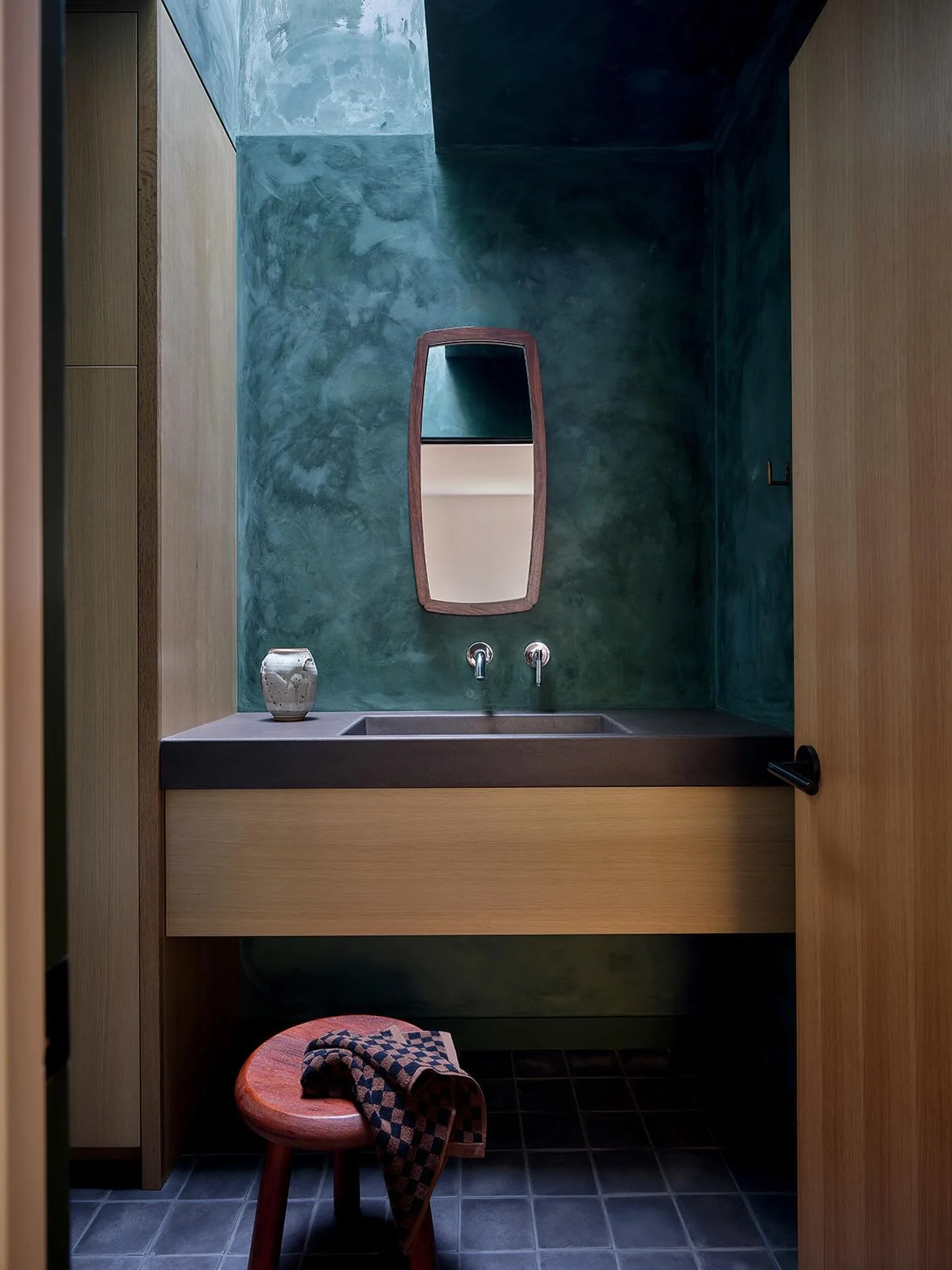 One of the few Sockeye spaces without a treetop view, yet it still offers so much texture with perfectly imperfect surfaces washed in light.

Architecture and Interior Design @theguggenheims
Contractor @durhamconstructionpdx
Photography @lukeandmallo