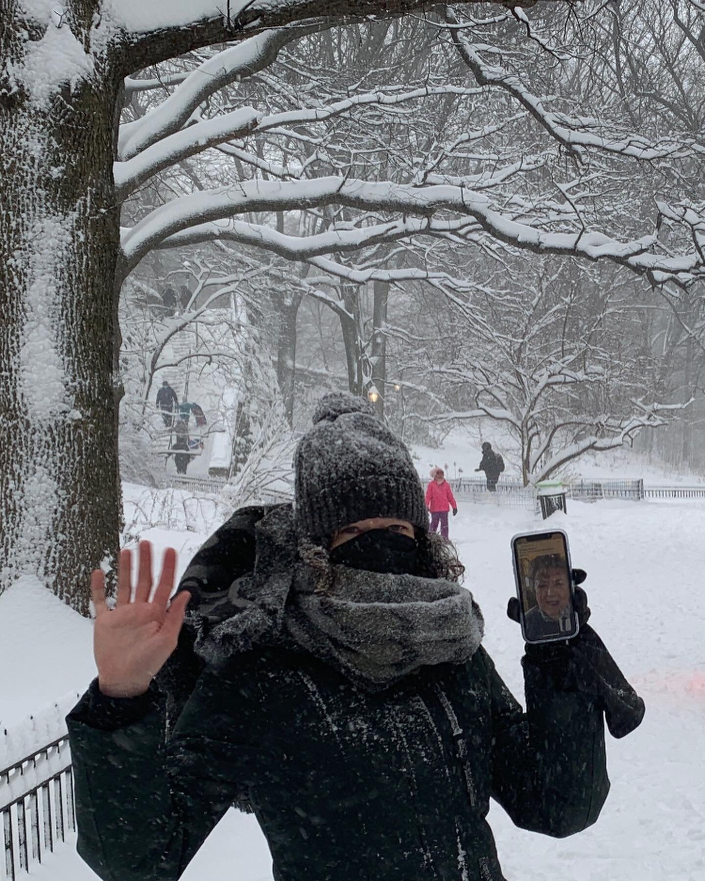 Snow! Snow! Snow in Riverside Park and the sweet side streets on the UWS! #nycblizzard2021 Thank goodness @violetqueenteetah gave @gabeshuford and I snowpants from Idaho! #snow #nyc #uws #riversidepark