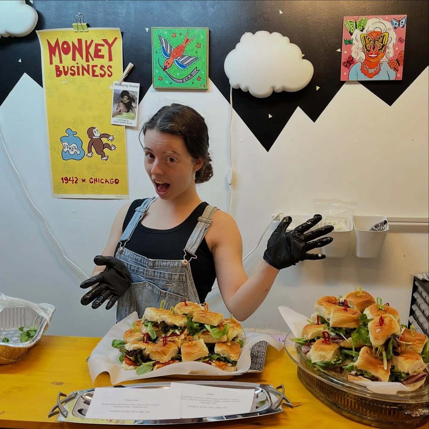 It&rsquo;s wine walk time!! Look at these delicious sandwiches by @hatchetburger and do you peek a familiar face?! It&rsquo;s Donovan from way back, Covid days! We missed her! Yay! #evanston #maindempstermile